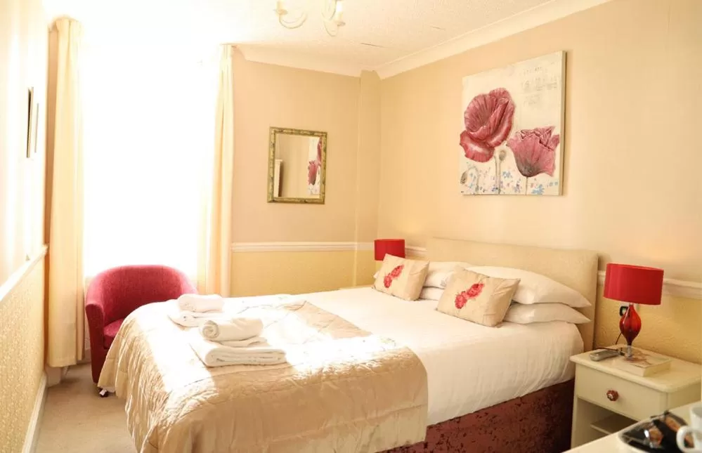 Photo of the whole room, Bed in The Thornhill