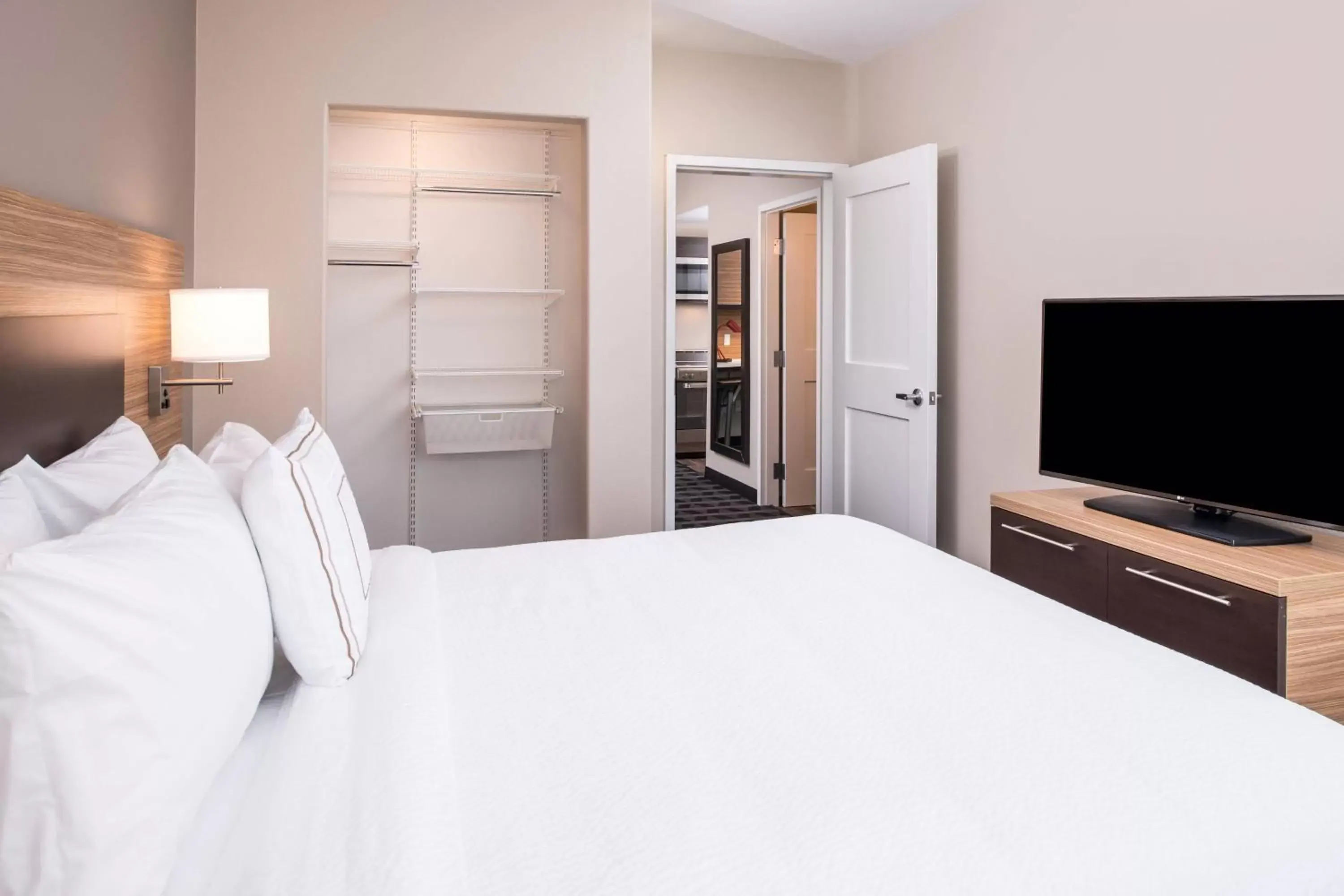 Bedroom, Bed in TownePlace Suites by Marriott Merced