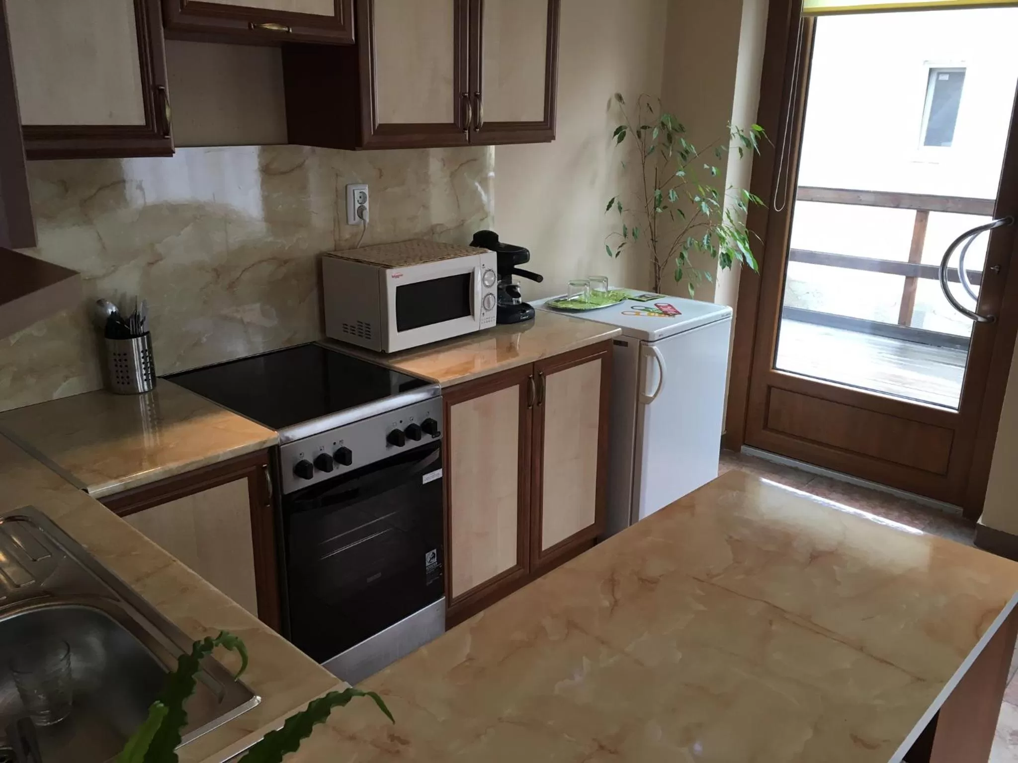 Kitchen or kitchenette in Abszolút Hotel és Panzió