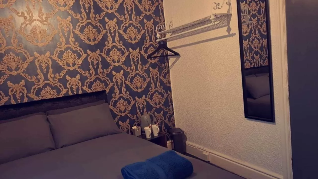 Bedroom, Bed in Urban Inn