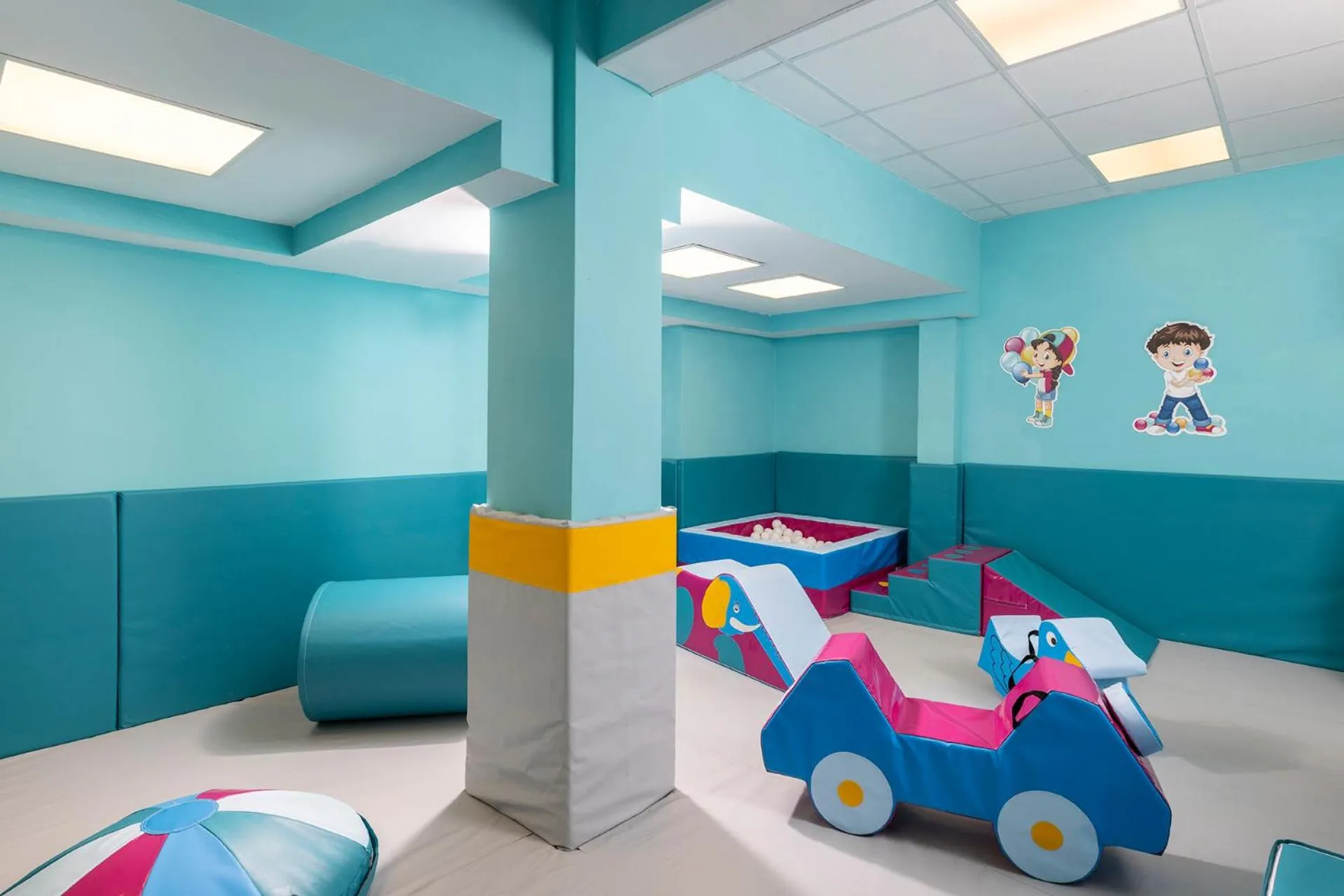 Game Room, Bed in C Hotel Neve Ilan