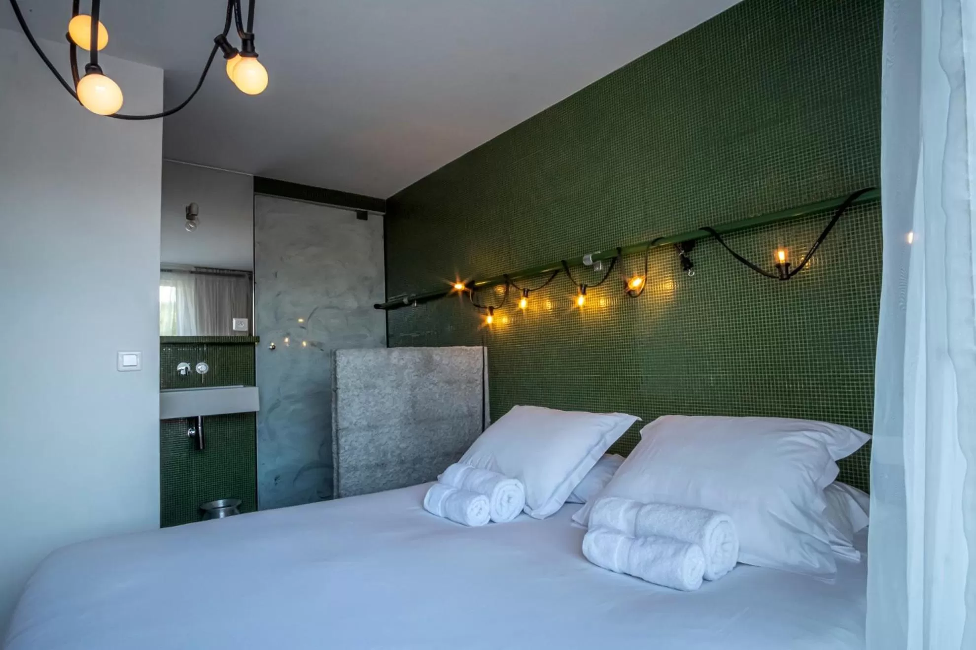 Bedroom, Bed in Hôtel La Reine Jane