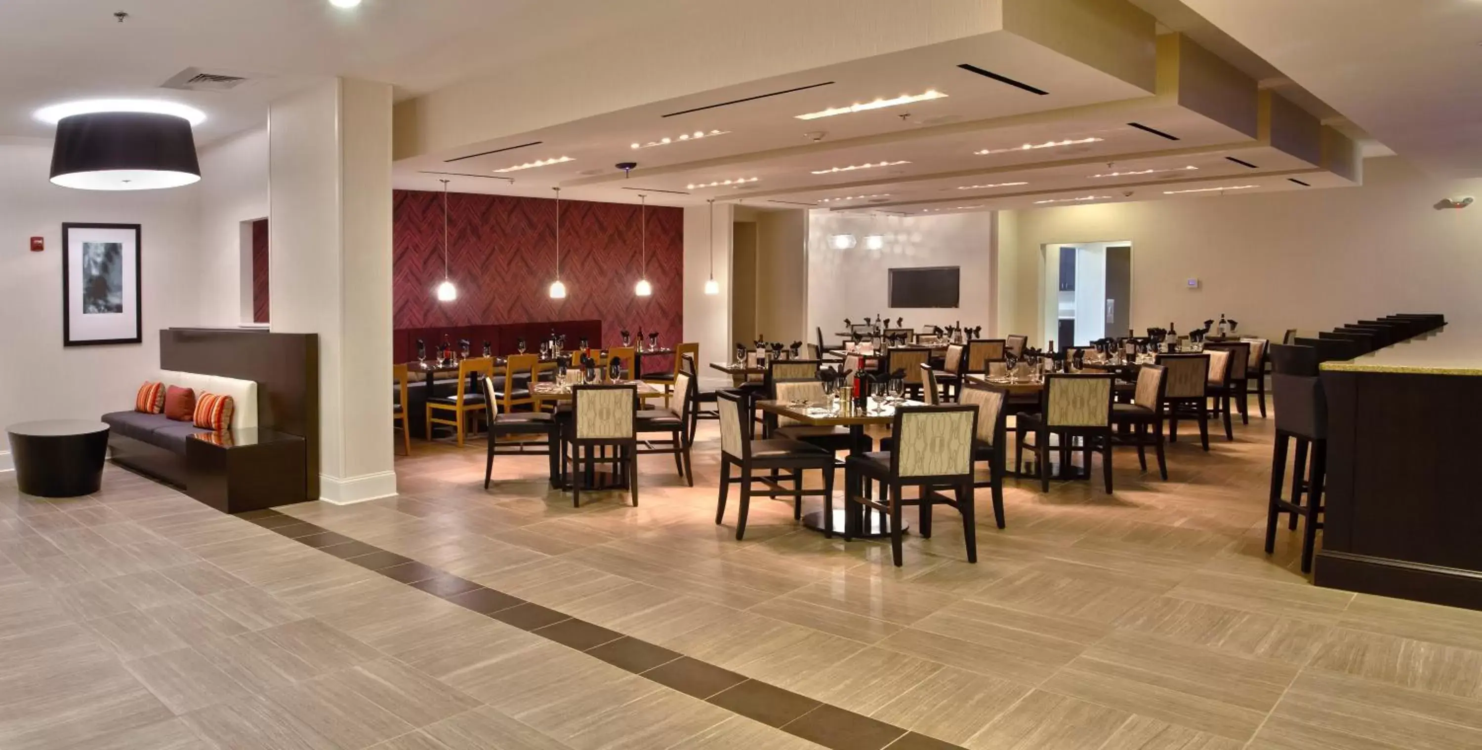 Restaurant/places to eat in Holiday Inn Charlotte Airport by IHG Restaurant/places to eat in Holiday Inn Charlotte Airport by IHG