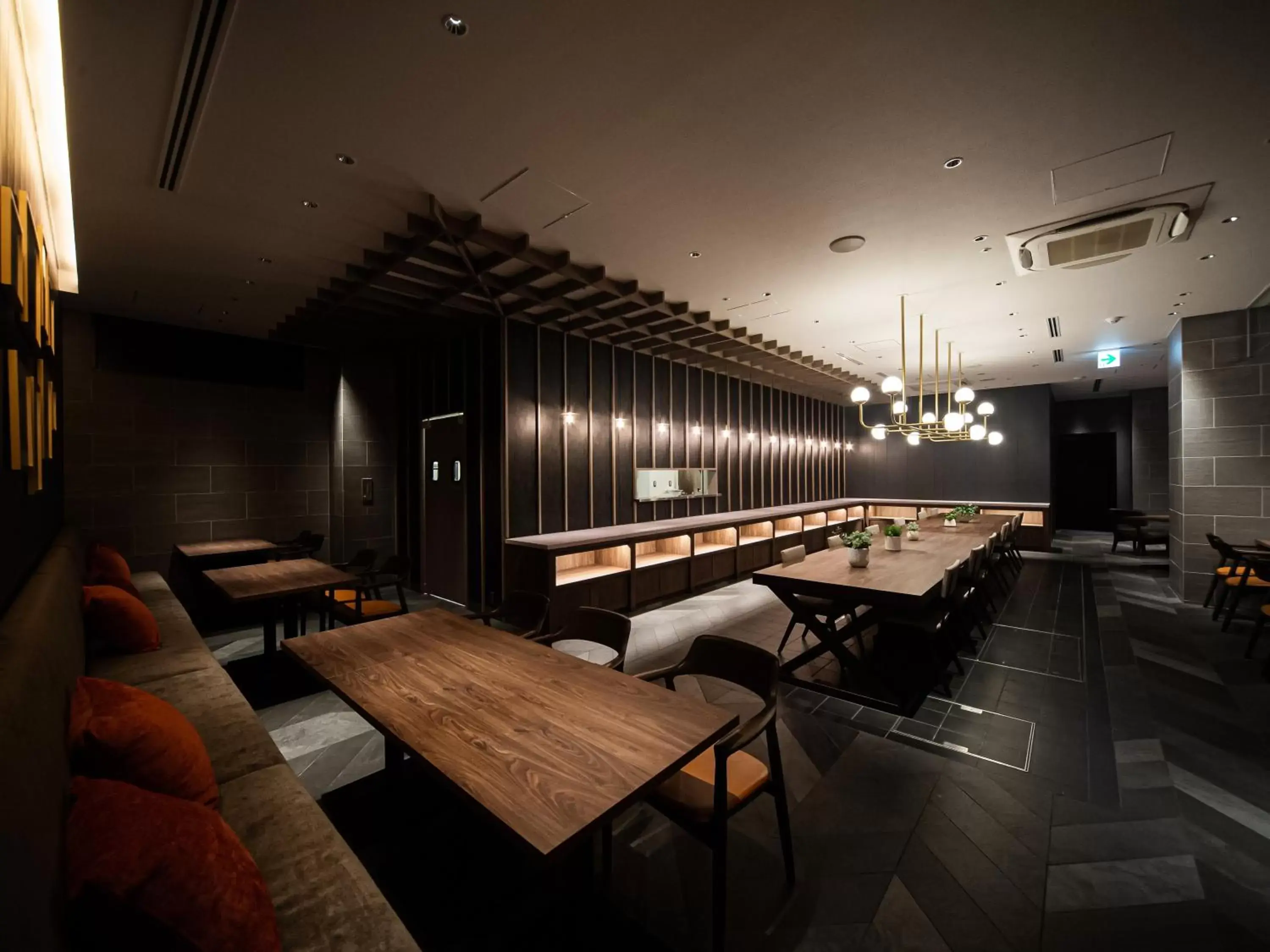 Lounge or bar in GRIDS PREMIUM HOTEL OSAKA NAMBA