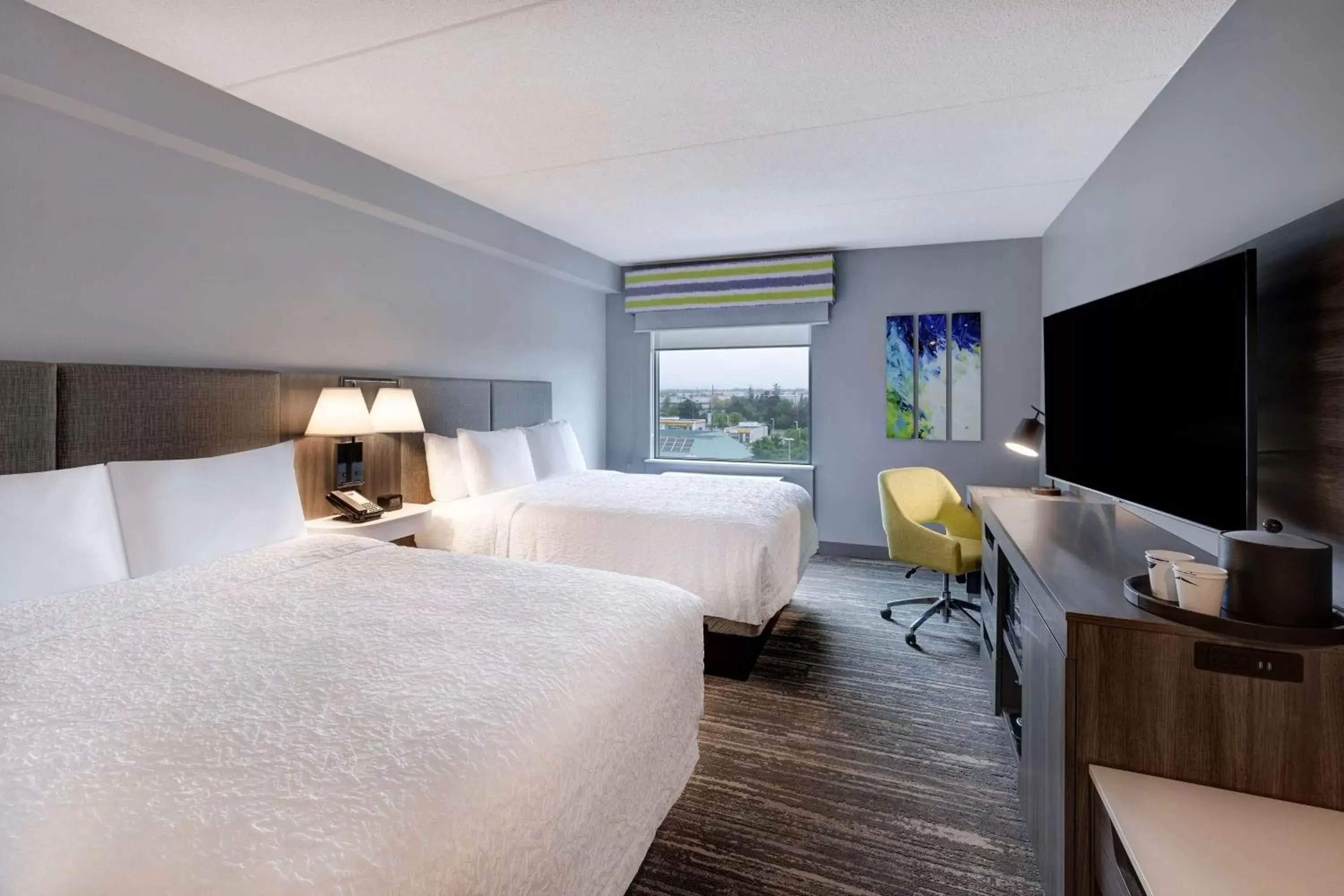 Bed in Hampton Inn & Suites Burlington, Ontario, Canada
