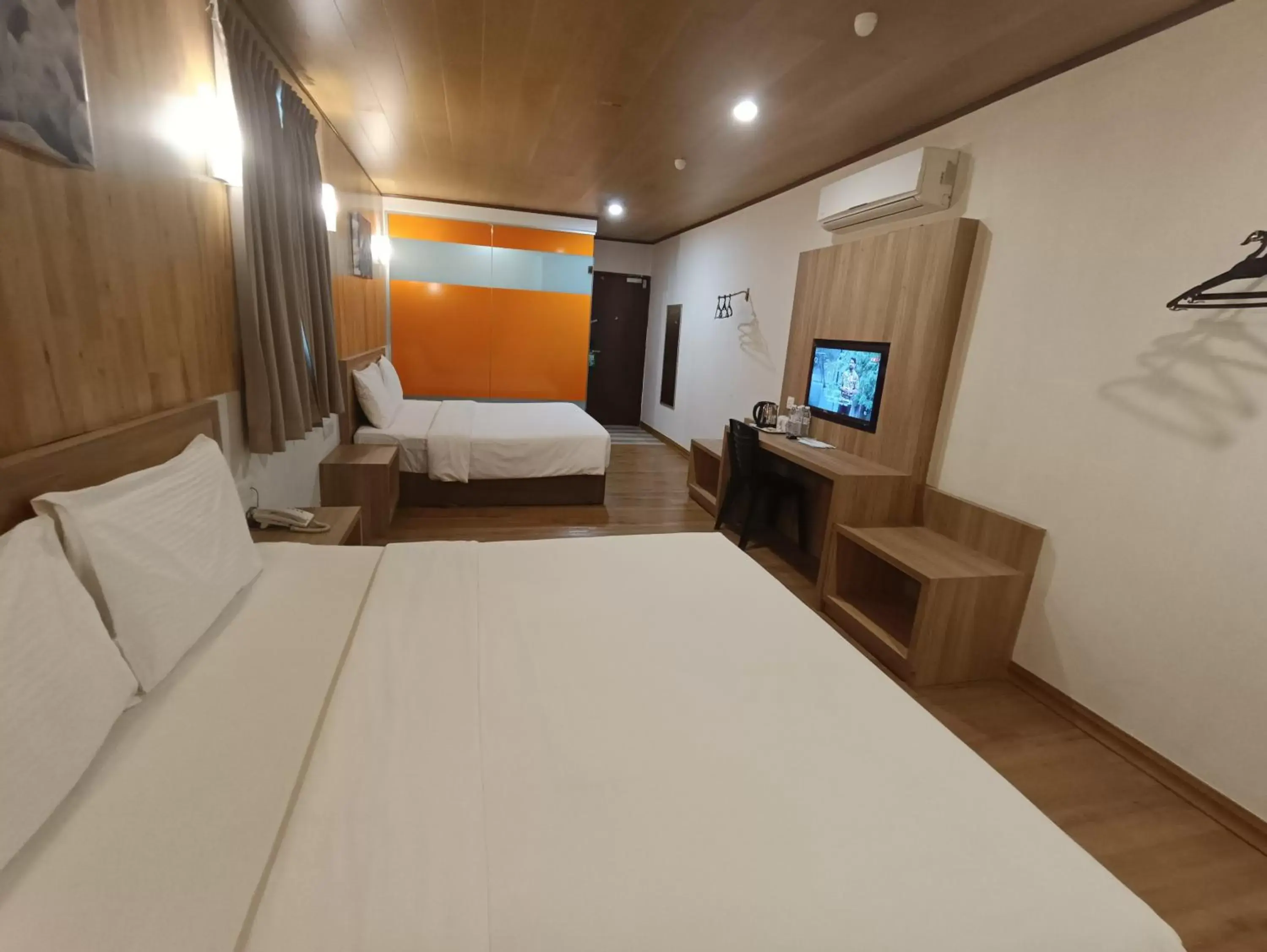 Bedroom, Bed in Greencity Hotel