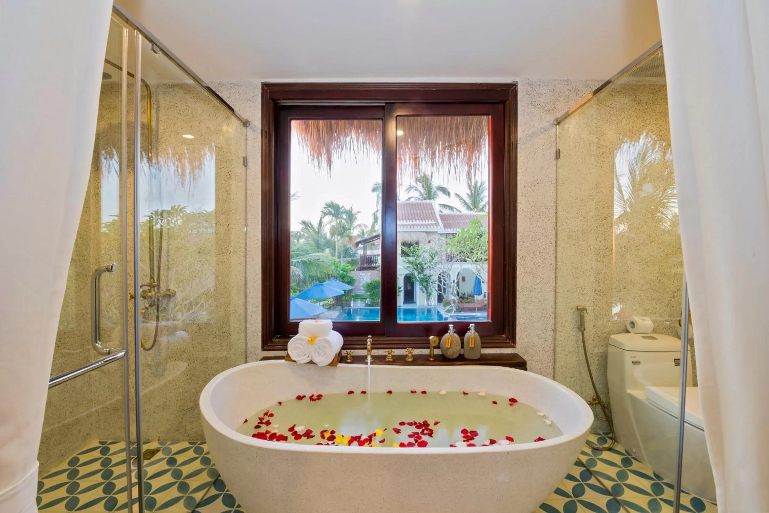 Shower in Zest Resort & Spa Hoi An