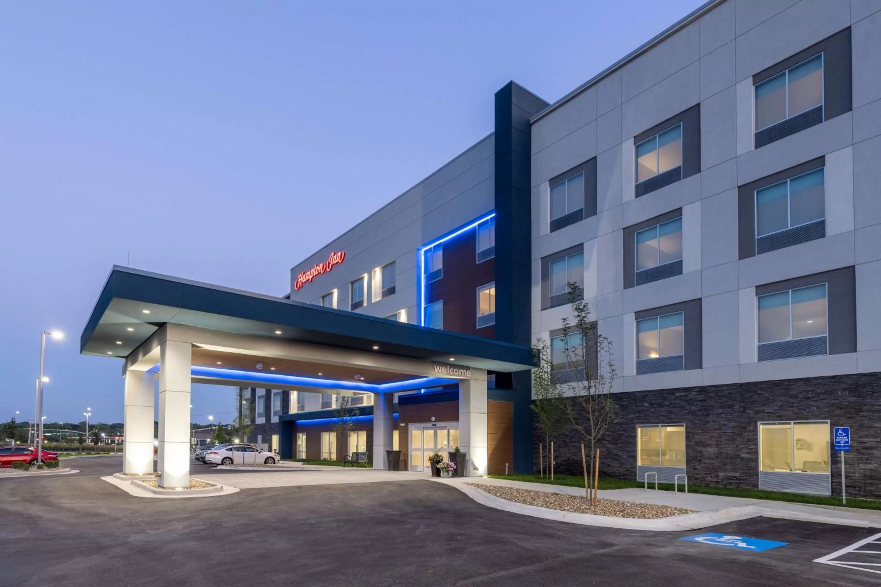 Property building in Hampton Inn Kansas City Southeast, Mo