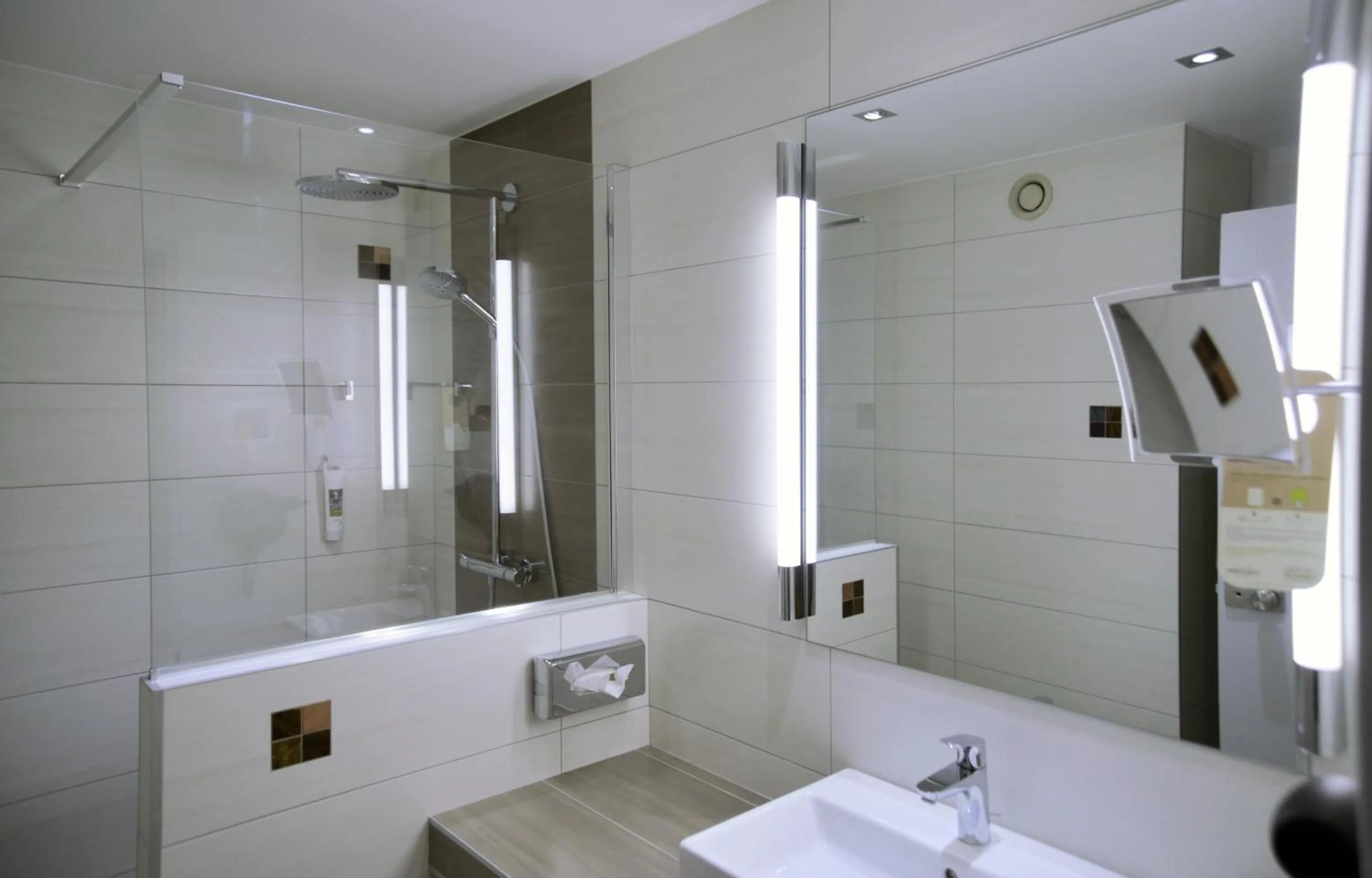 Bathroom in Mercure Montpellier Centre Comédie