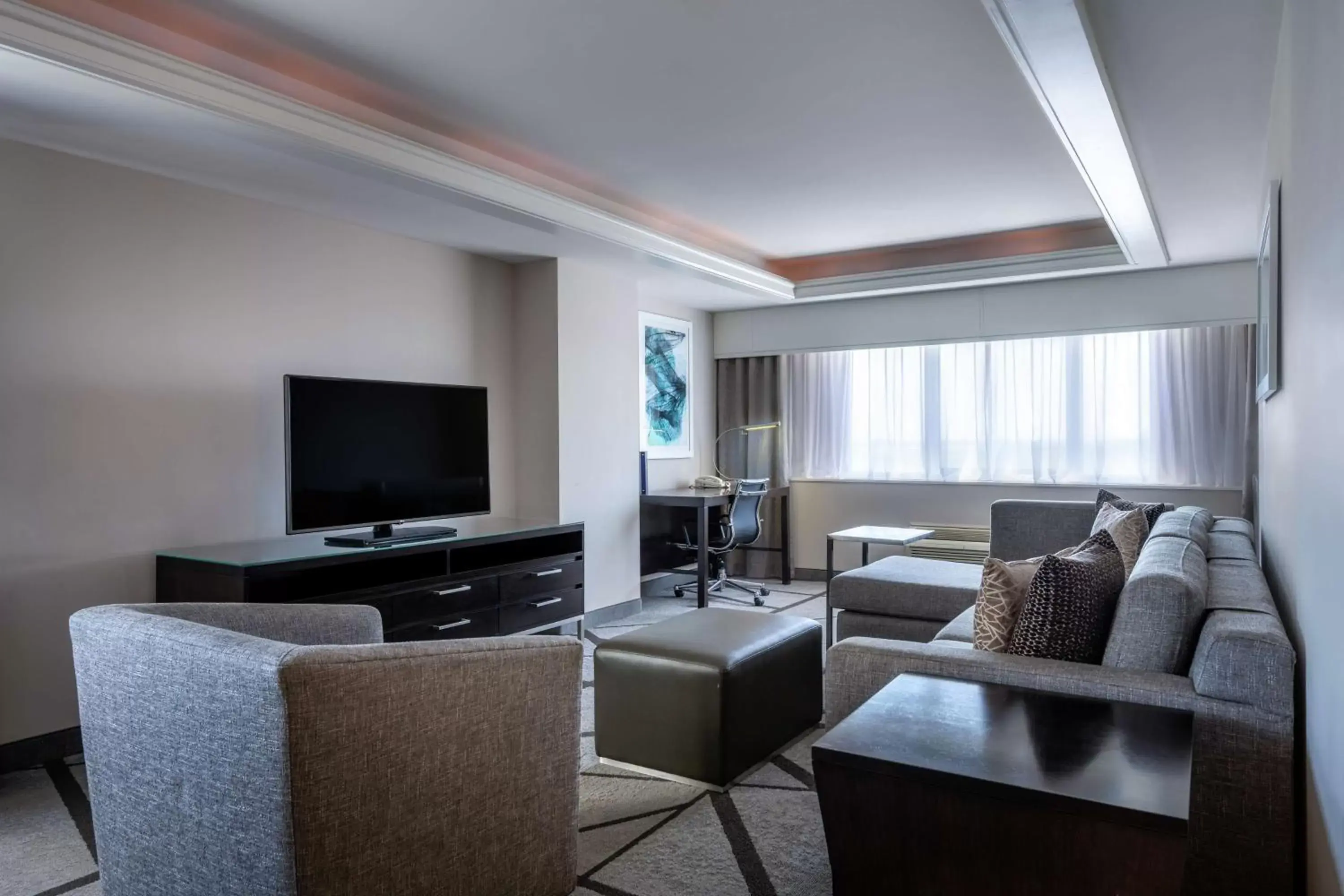 Bed, Seating Area in DoubleTree by Hilton Los Angeles Norwalk