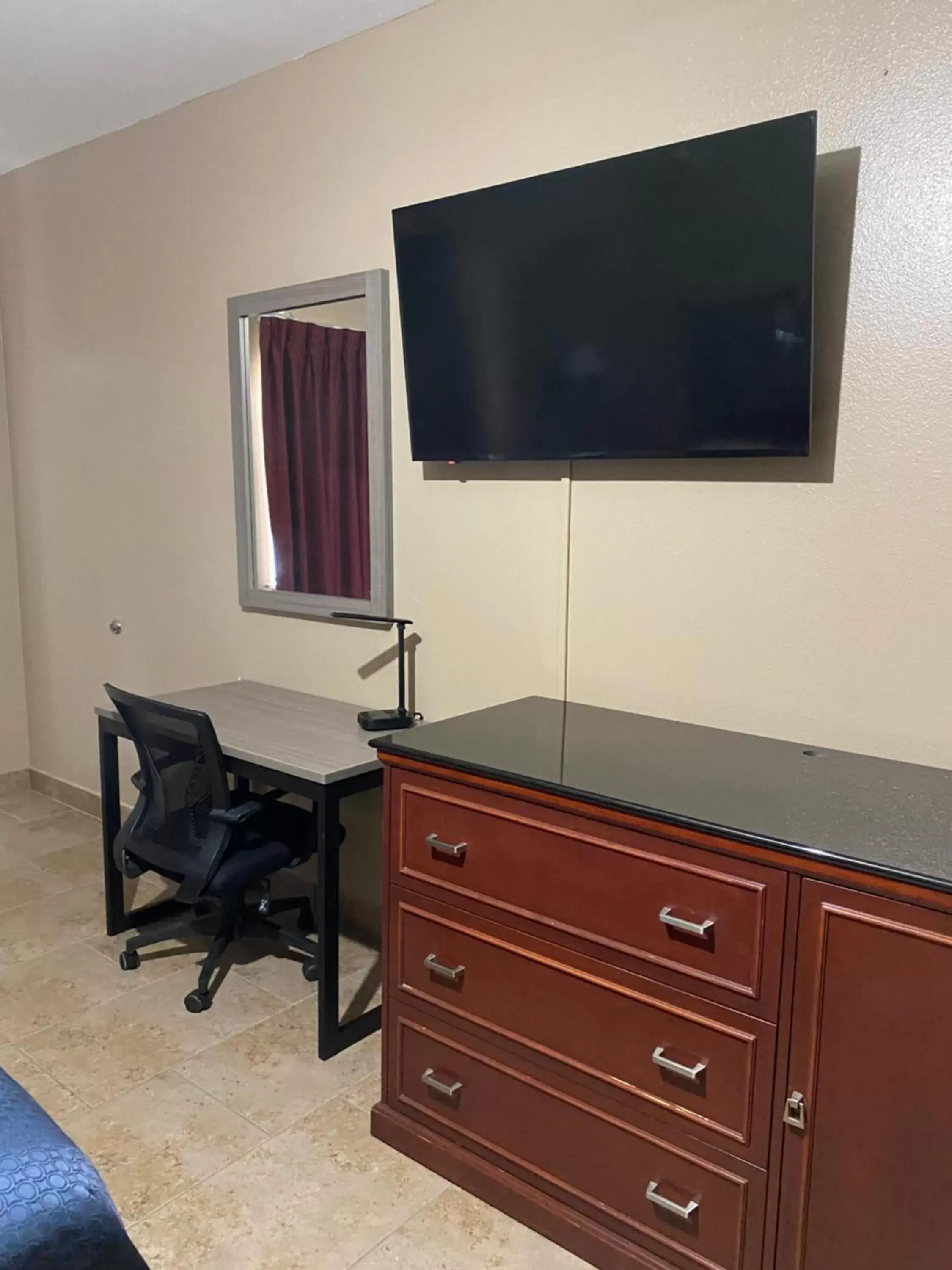 TV/Entertainment Center in Los Fresnos Inn and Suites