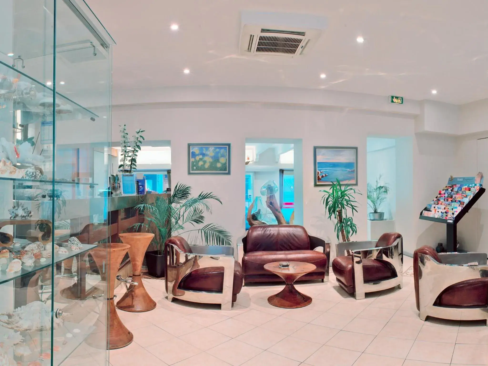 Lounge or bar in Hôtel Esprit d'Azur Lounge or bar in Hôtel Esprit d'Azur