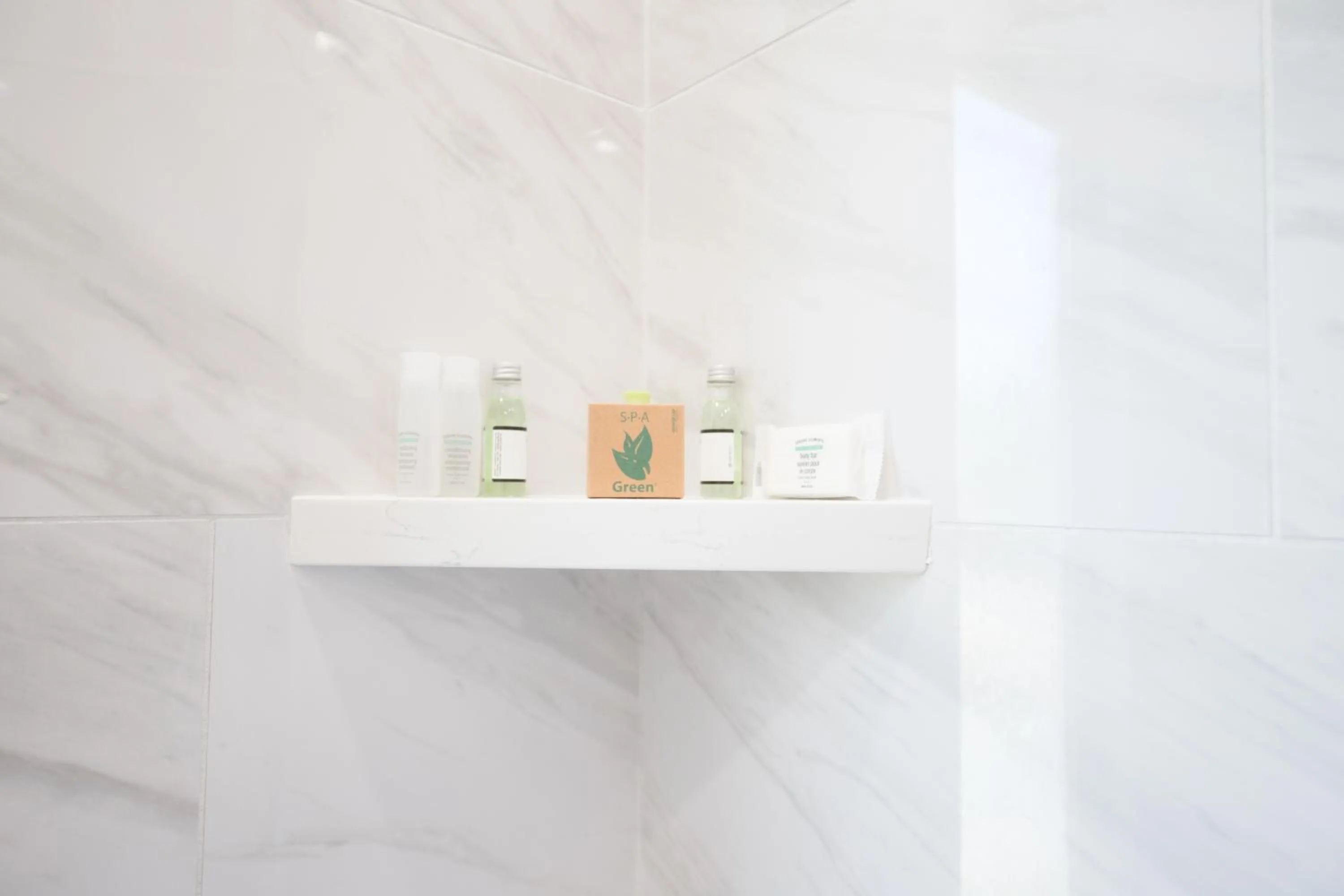 Wilshire Crest Hotel