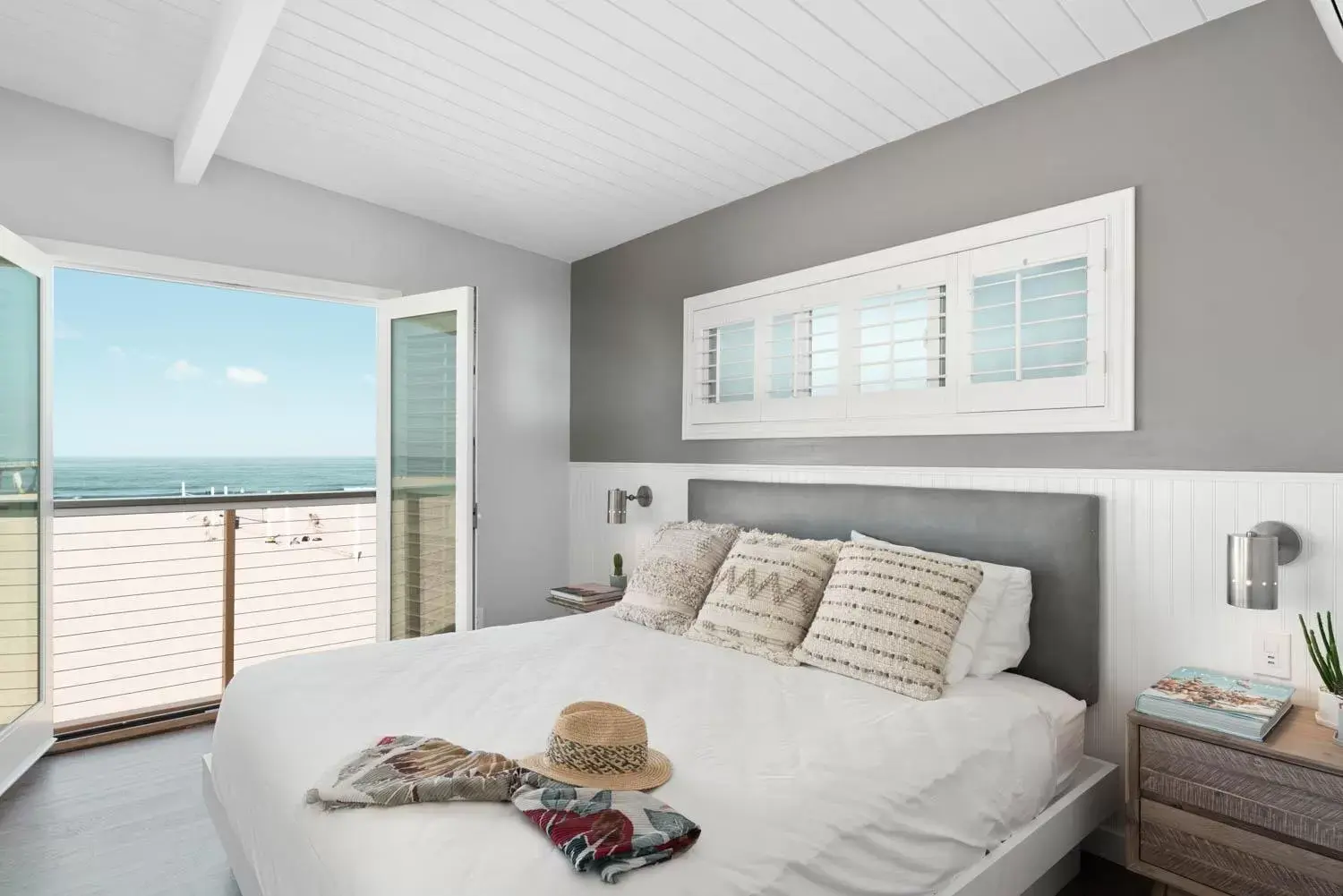 Bed in Sea Sprite Ocean Front Hotel