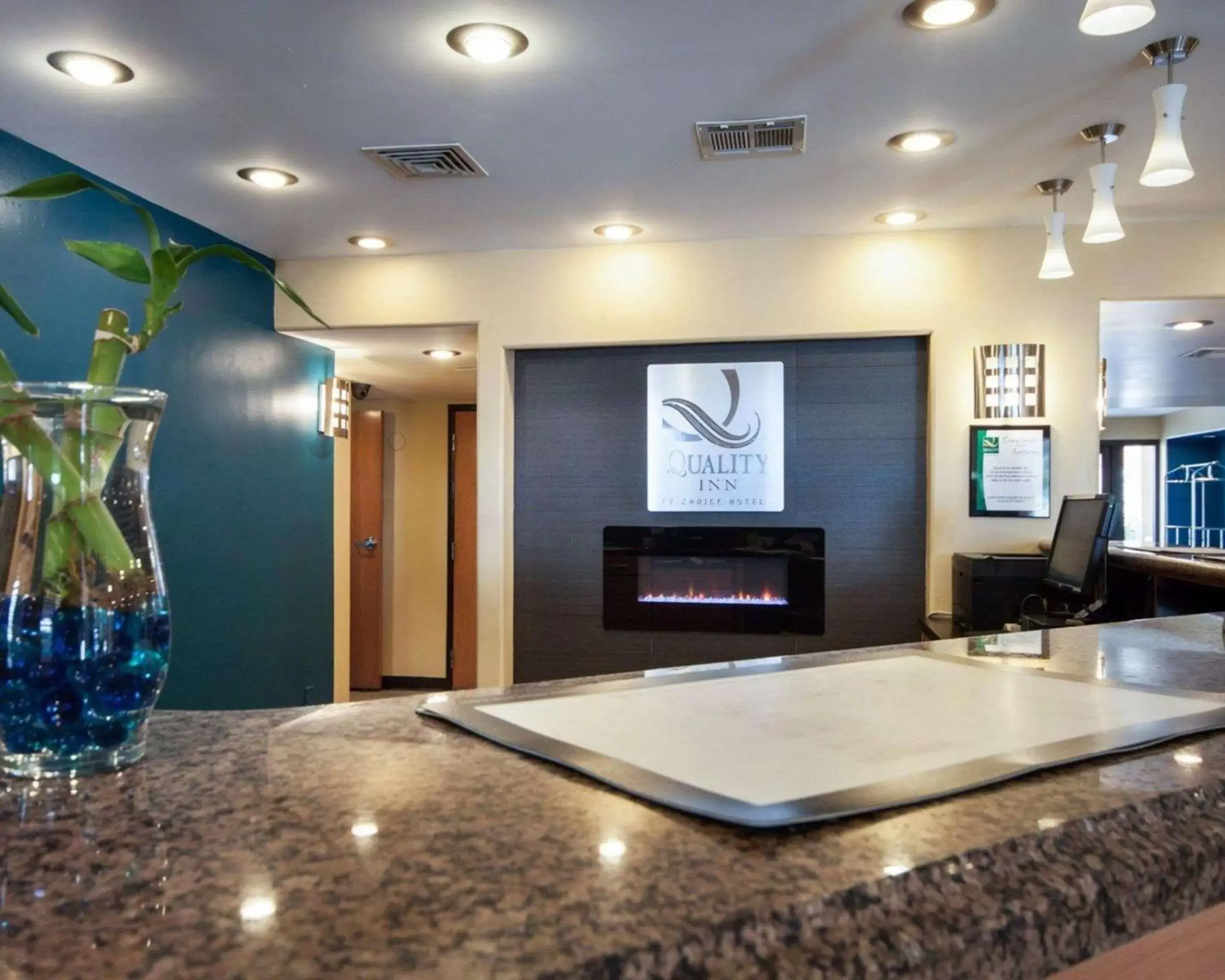 Lobby or reception in Quality Inn Airport East