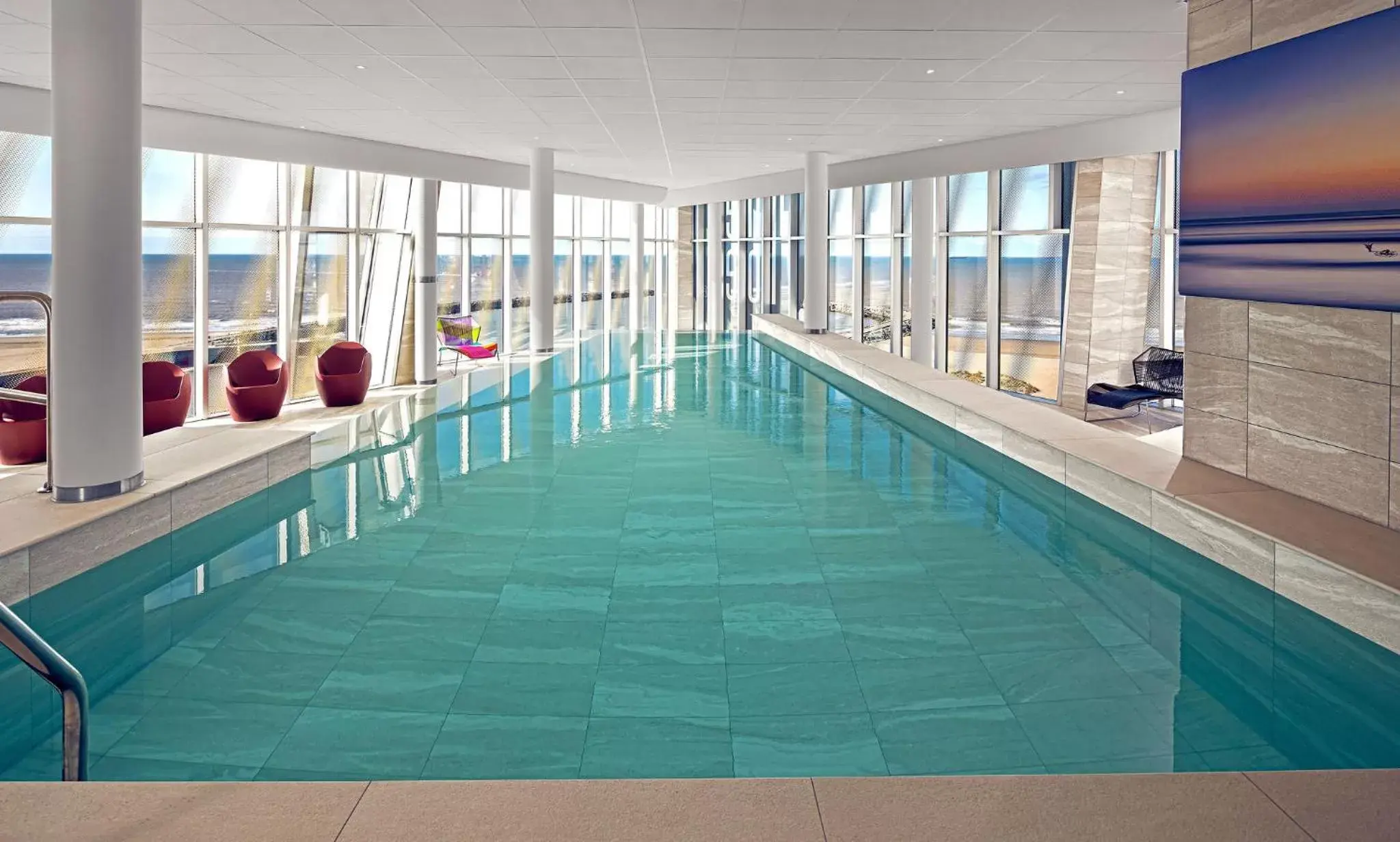 Swimming pool in Inntel Hotels Den Haag Marina Beach