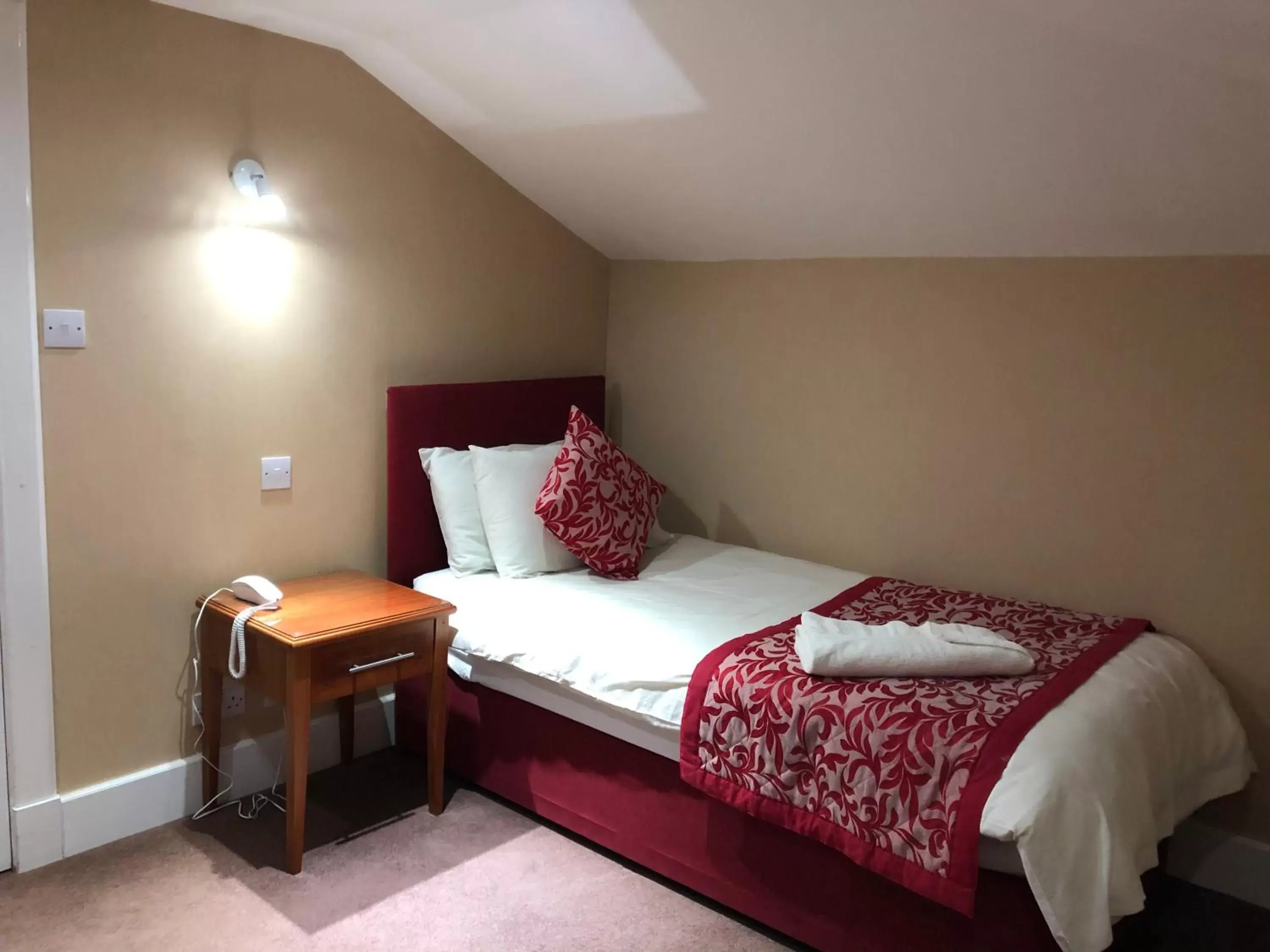 Bedroom, Bed in Laichmoray Hotel