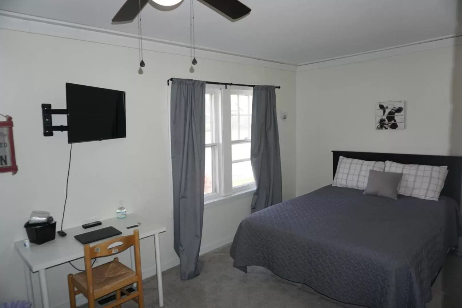 Bed in Charlevoix House - The Northside