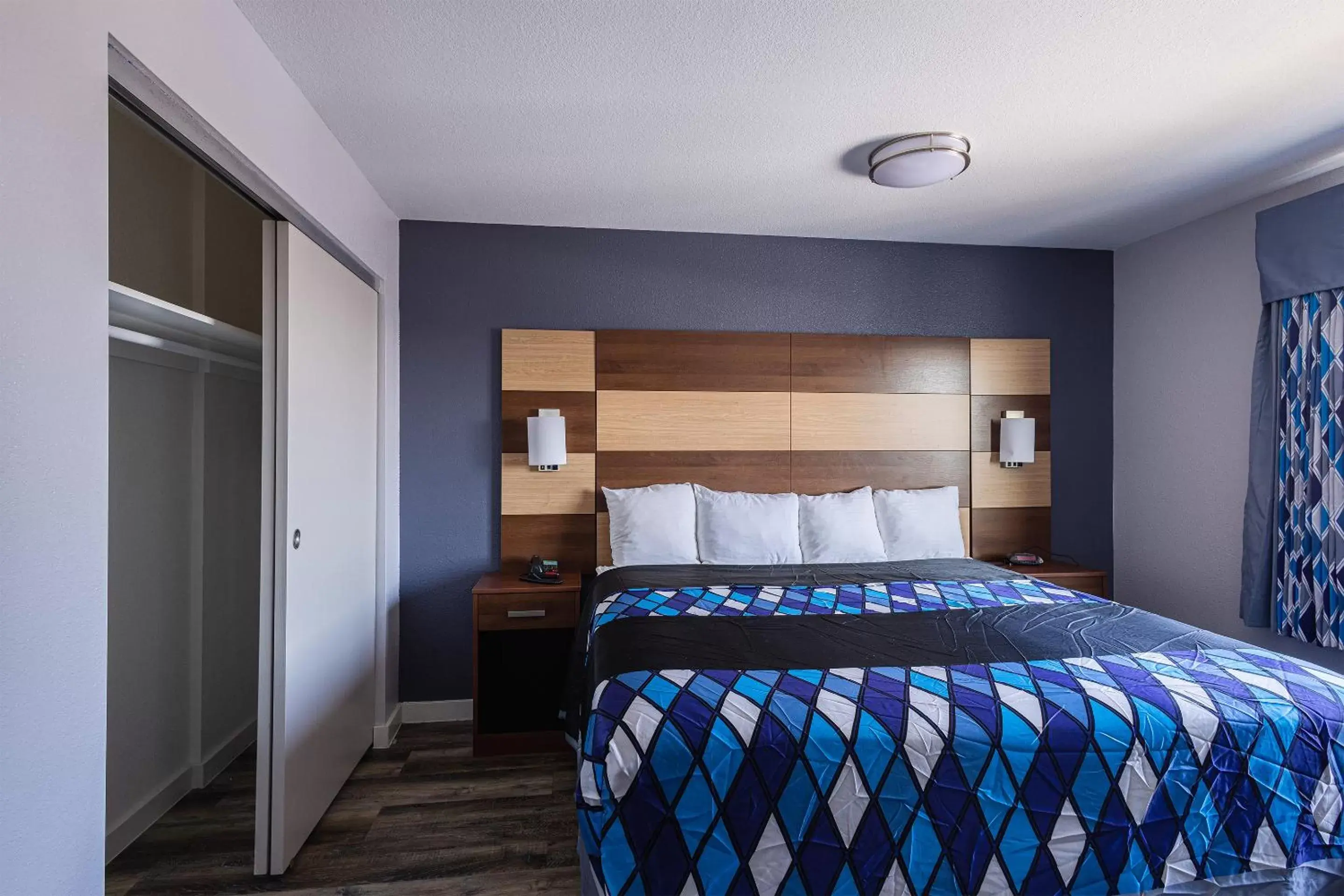 Bed in Coratel Inn & Suites by Jasper Inver Grove Heights