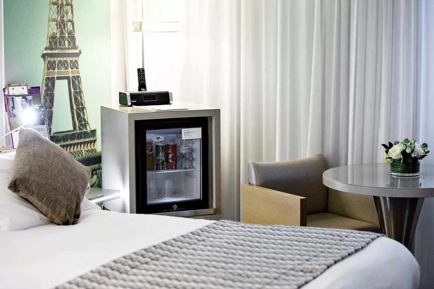 Coffee/tea facilities, Bed in Mercure Paris Vaugirard Porte De Versailles