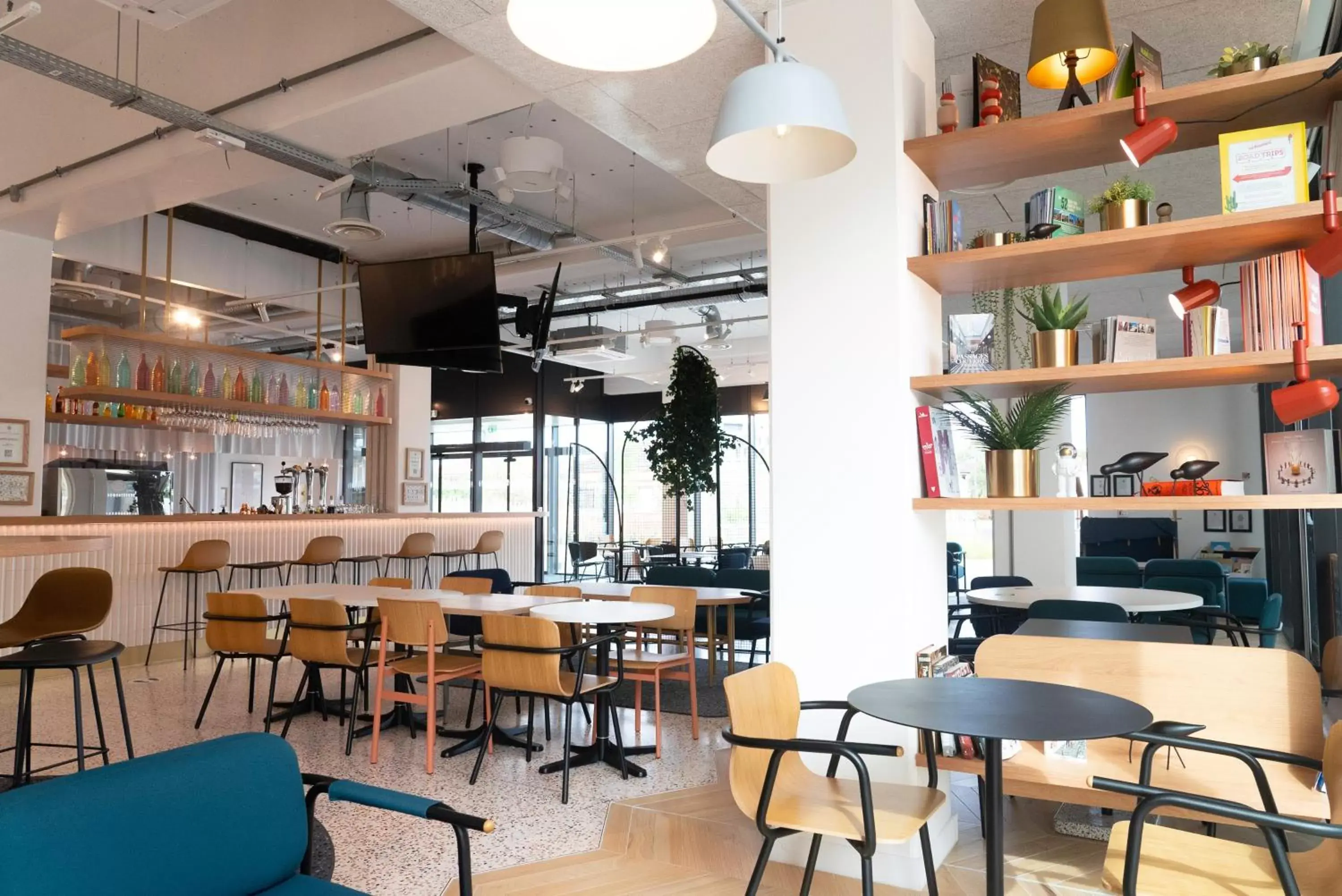 Lobby or reception in ibis Styles Paris Romainville Lobby or reception in ibis Styles Paris Romainville