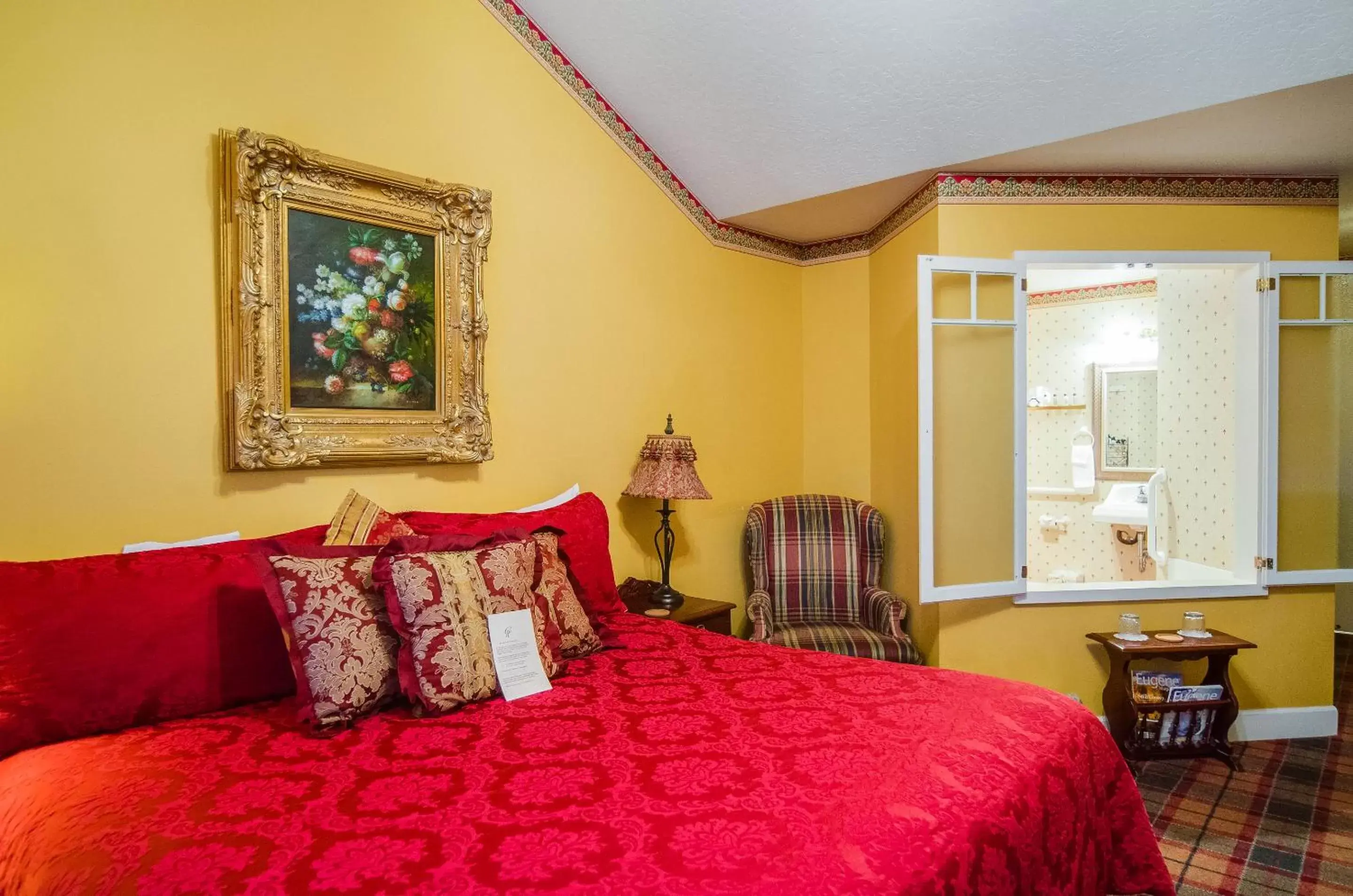 Bed in The Campbell House Inn Bed in The Campbell House Inn