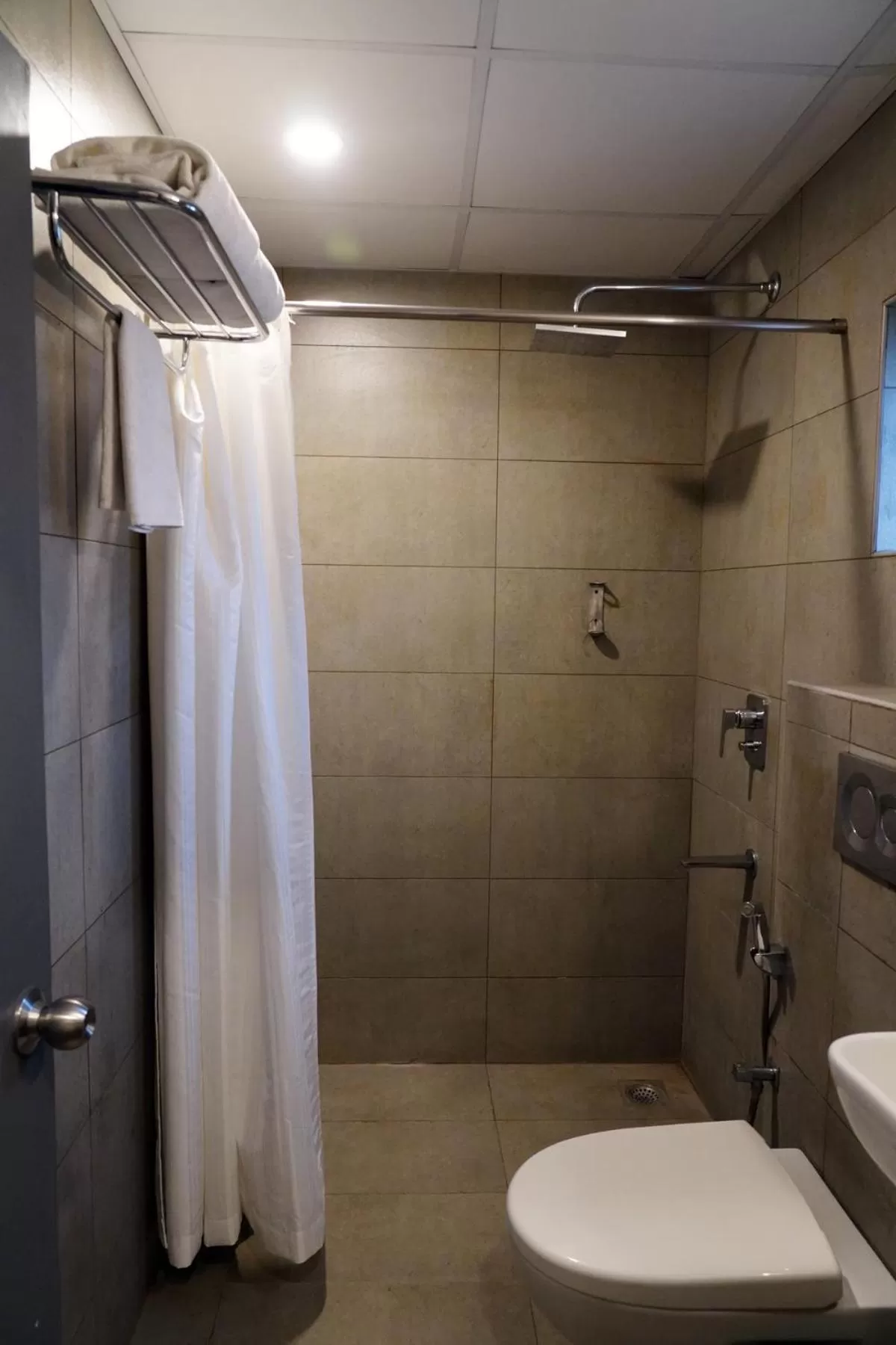 Bathroom in Hotel Bakya Slot - Maraimalai Nagar