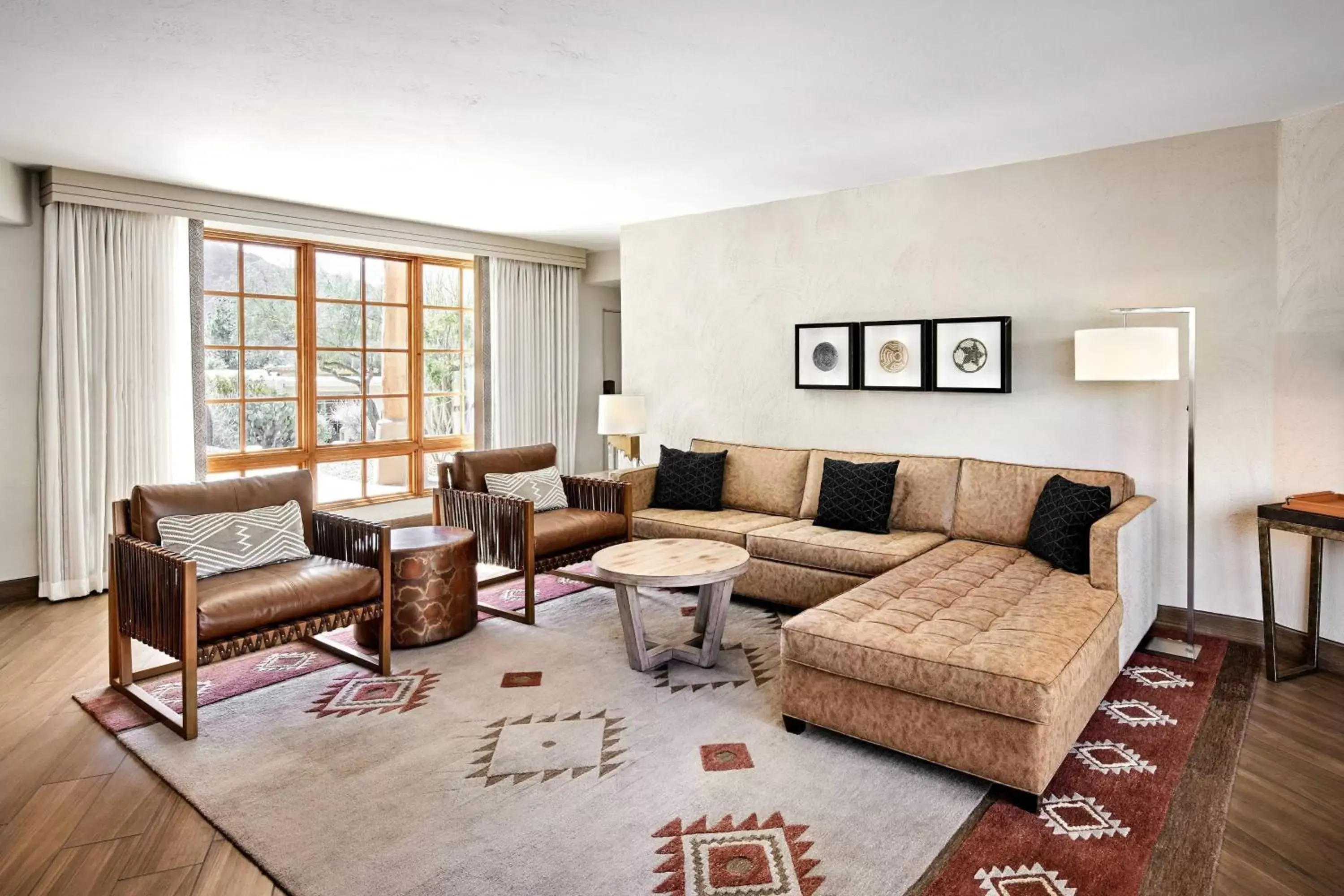 Bedroom, Seating Area in JW Marriott Scottsdale Camelback Inn Resort & Spa