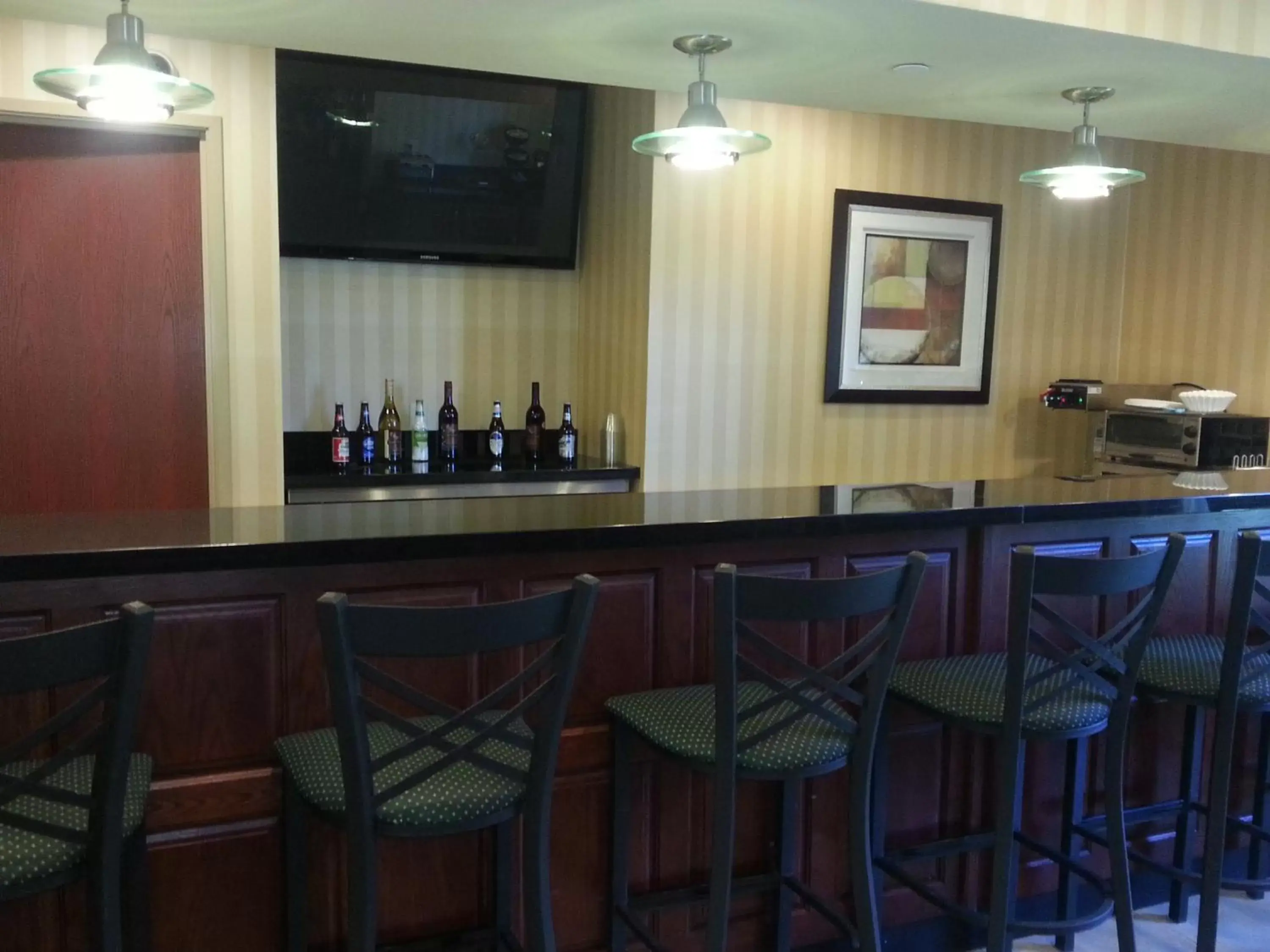 Lounge or bar, Lounge/Bar in Cobblestone Inn & Suites - Bloomfield