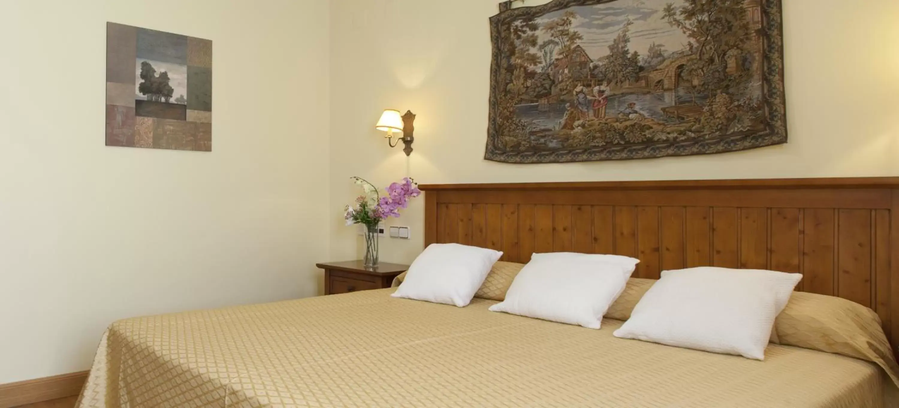Photo of the whole room, Bed in Hotel Casona de la Reyna