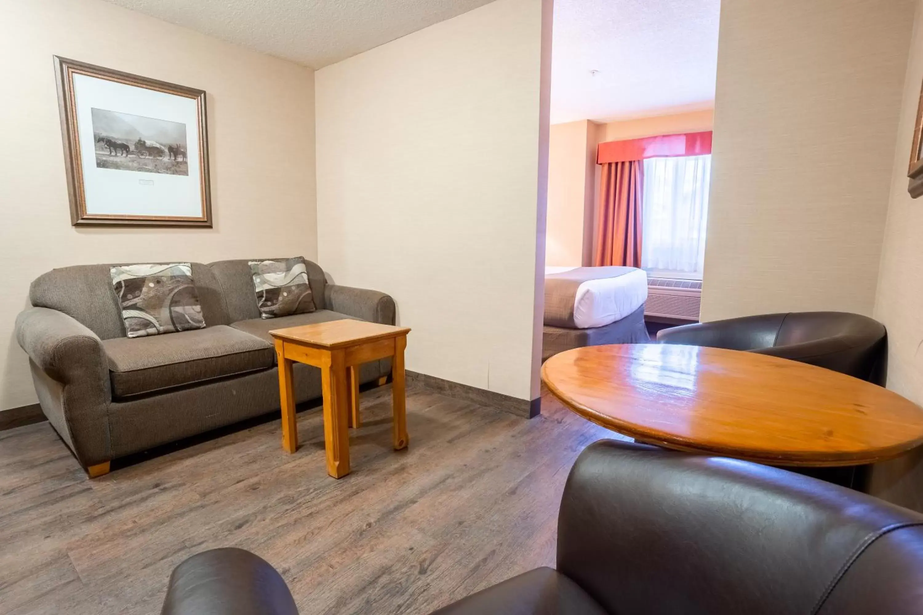 Living room, Seating Area in Canmore Inn & Suites