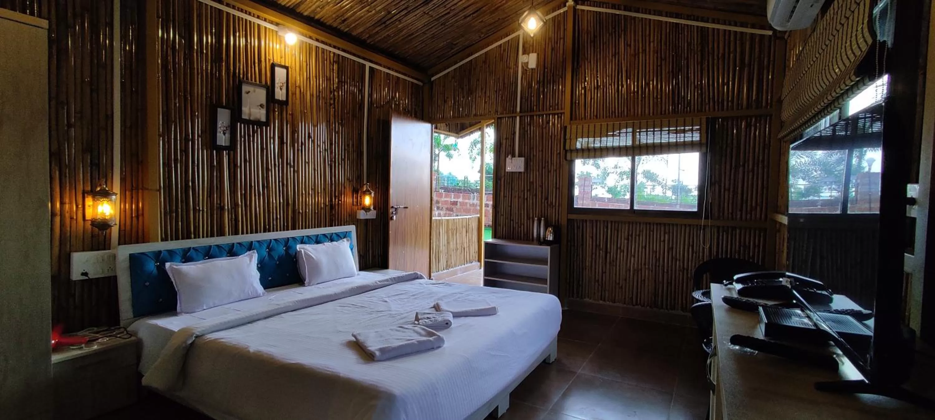 Bedroom, Bed in Mango Valley Resort Ganpatipule