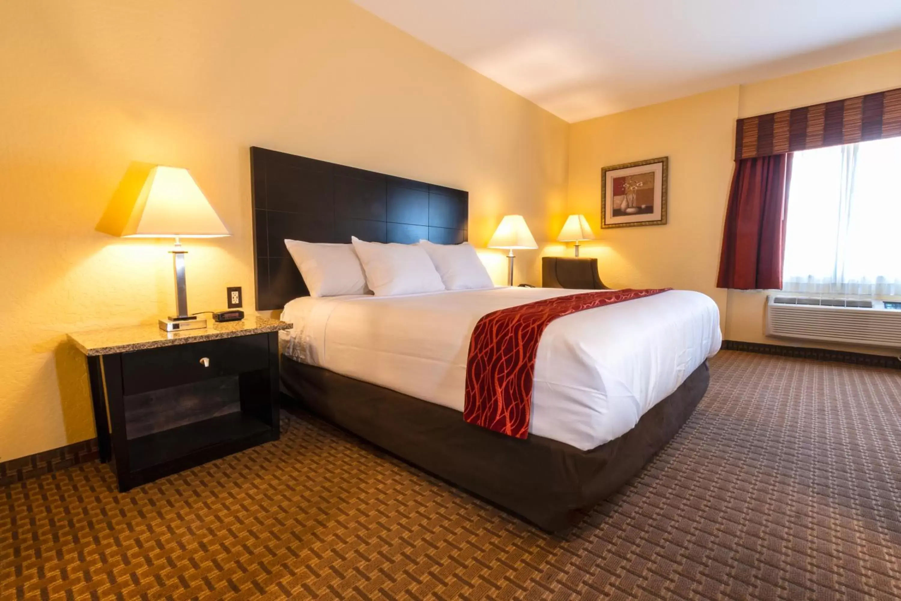 Bedroom, Bed in Comfort Inn Near Grand Canyon