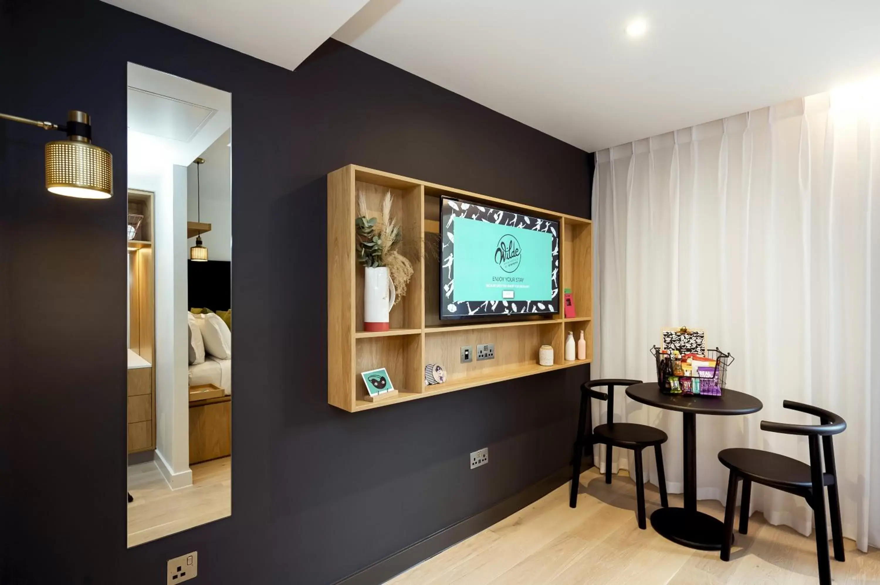 TV and multimedia, TV/Entertainment Center in Wilde Aparthotels by Staycity Edinburgh Grassmarket