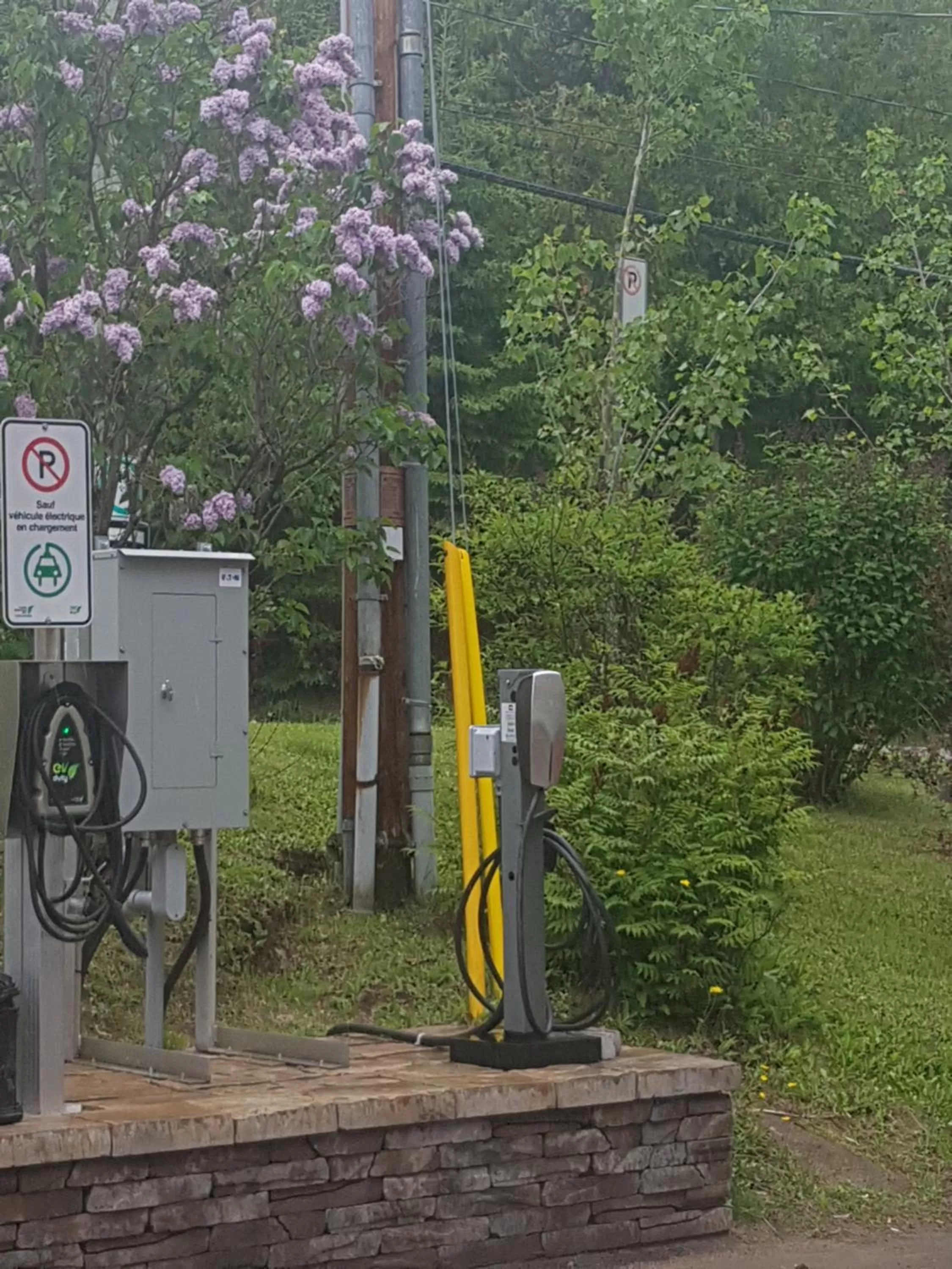 Parking in Hôtel et Pavillons Le Petit Manoir du Casino