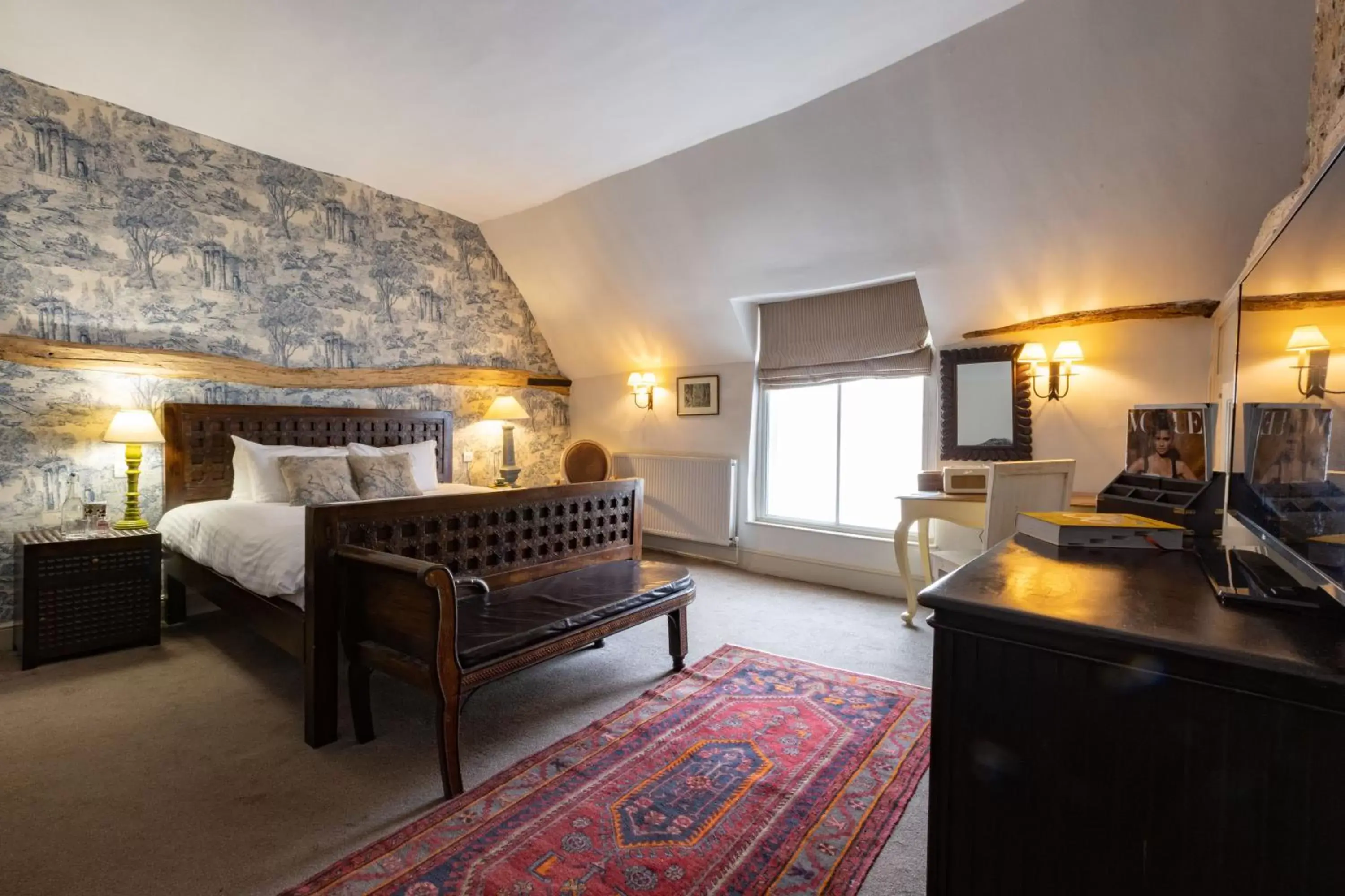 Bedroom, Seating Area in The Bull And Swan