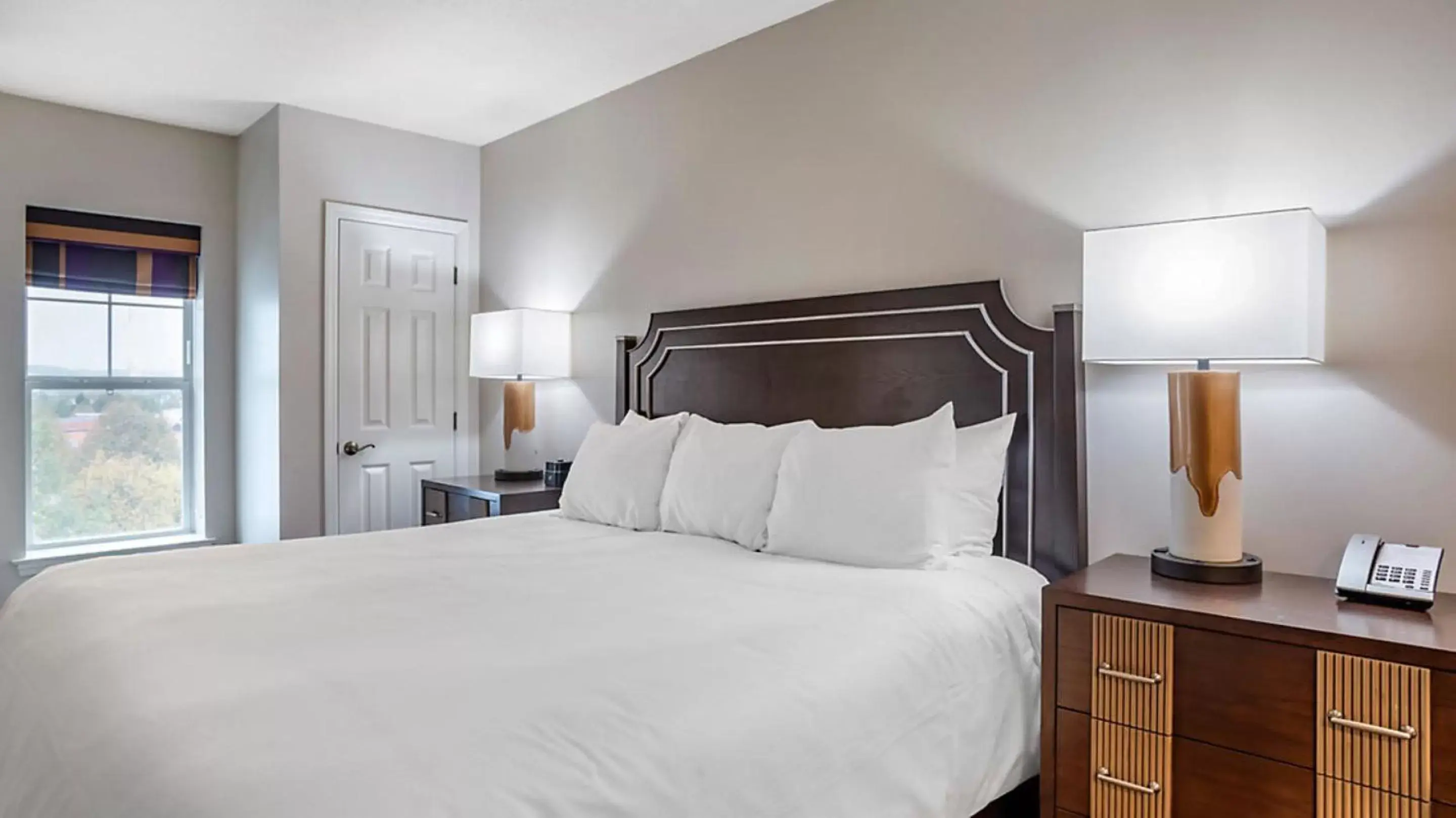 Bed in Bluegreen Vacations Suites at Hershey