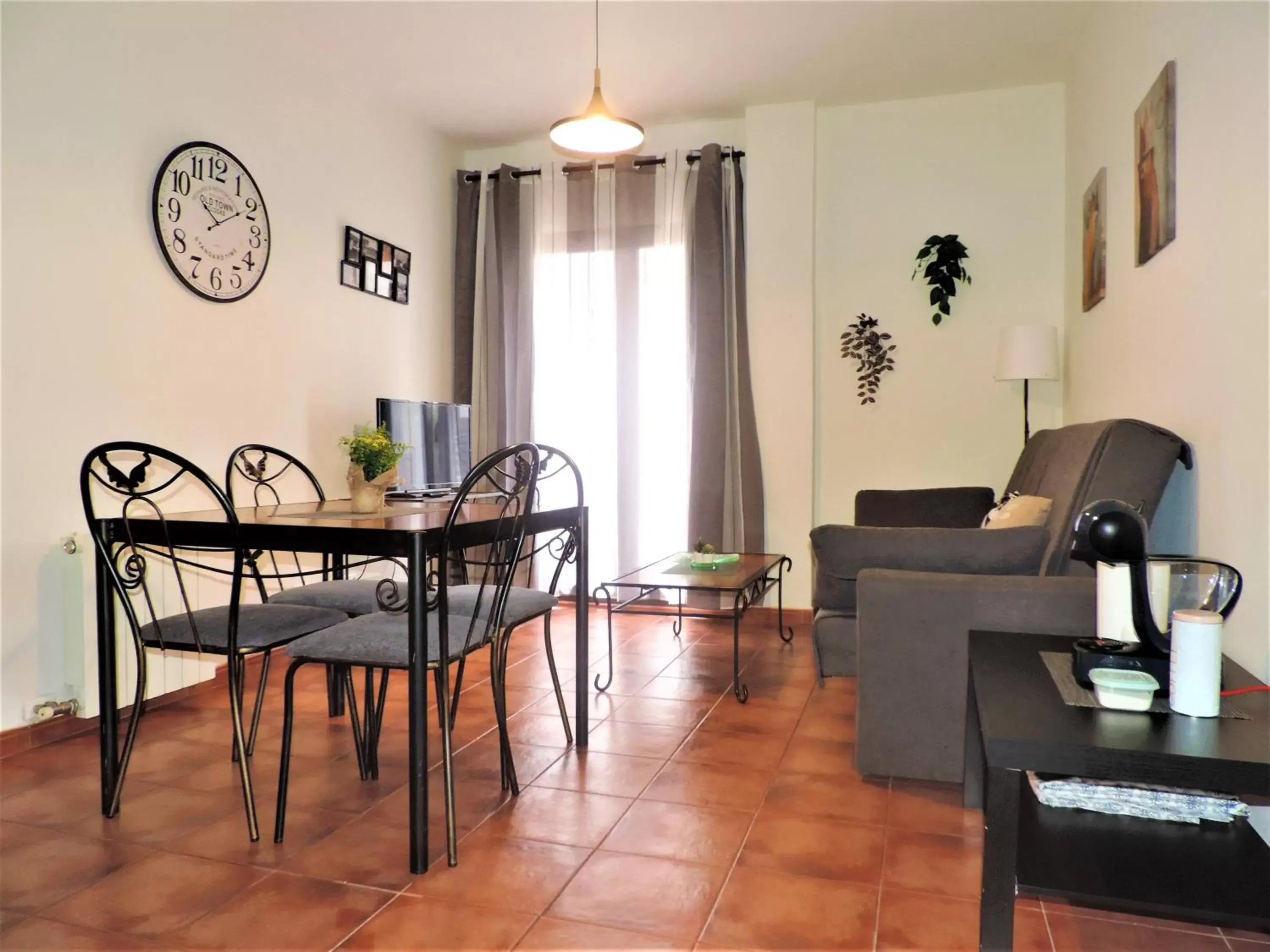 Coffee/tea facilities, Dining Area in APARTAMENTOS CASERIA DE COMARES