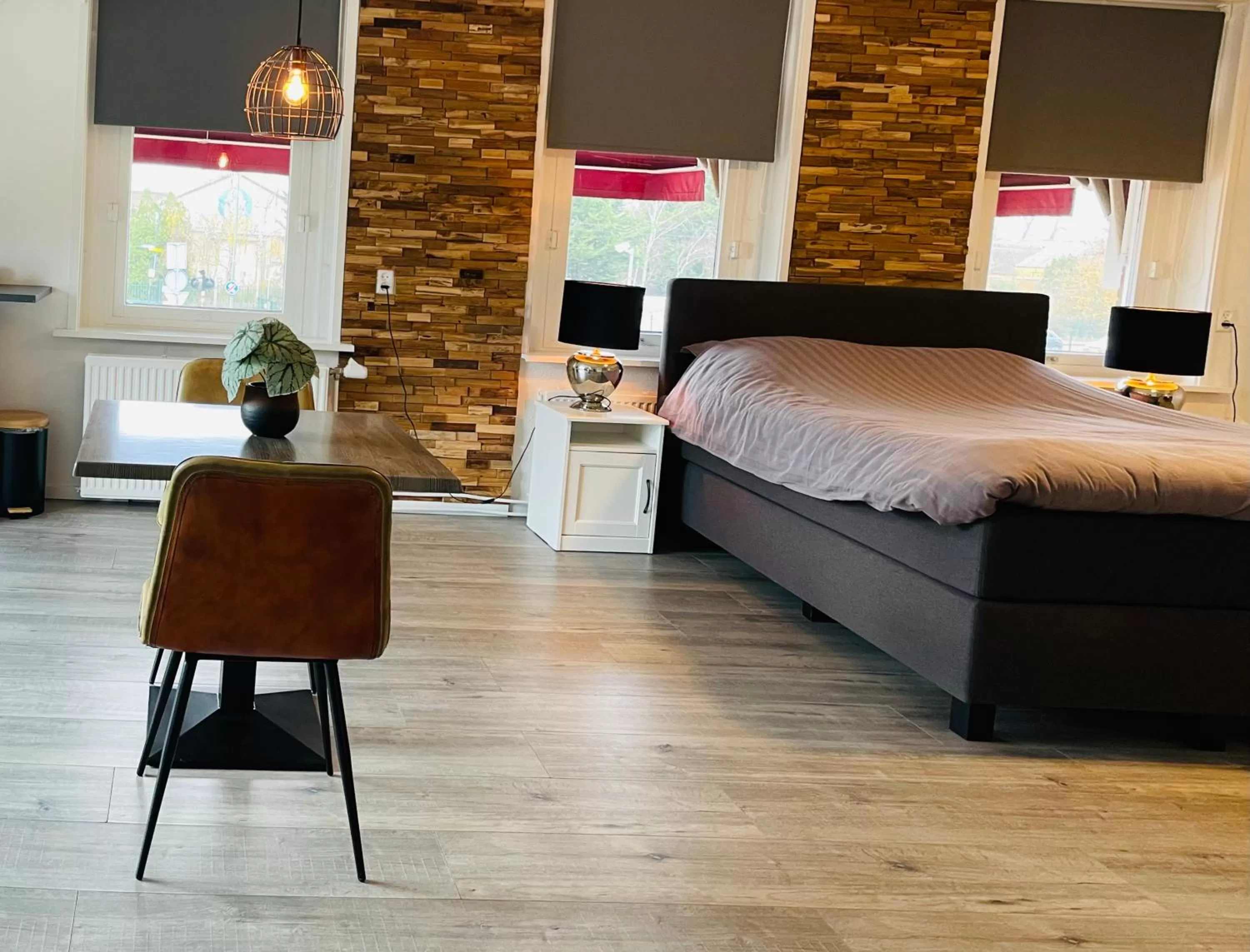 Dining area, Bed in Slapen bij de Buurvrouw