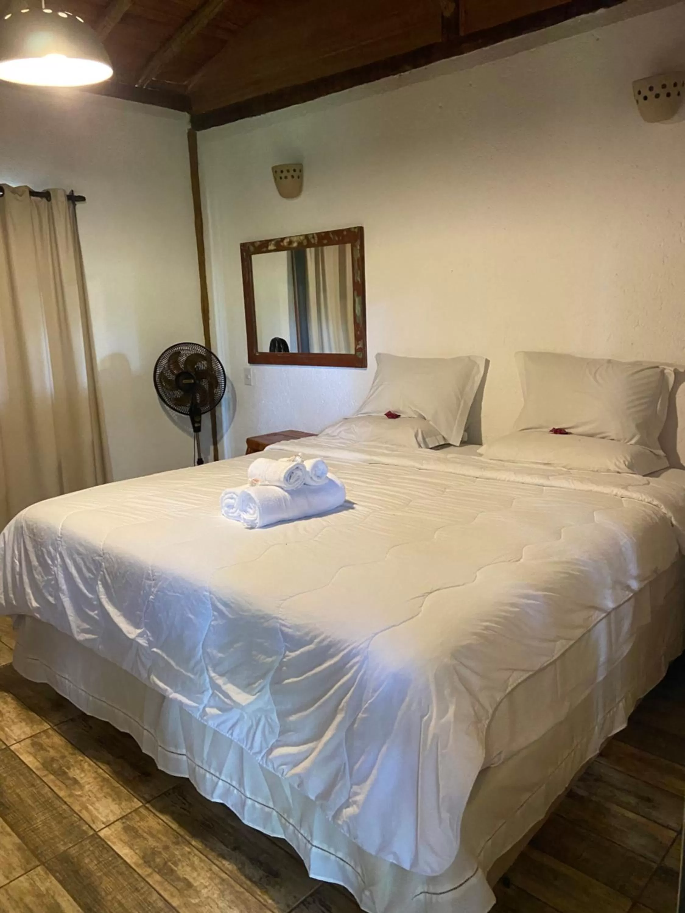 Bed in A Mi Manera Pousada , cerveja própria e Bistrô !