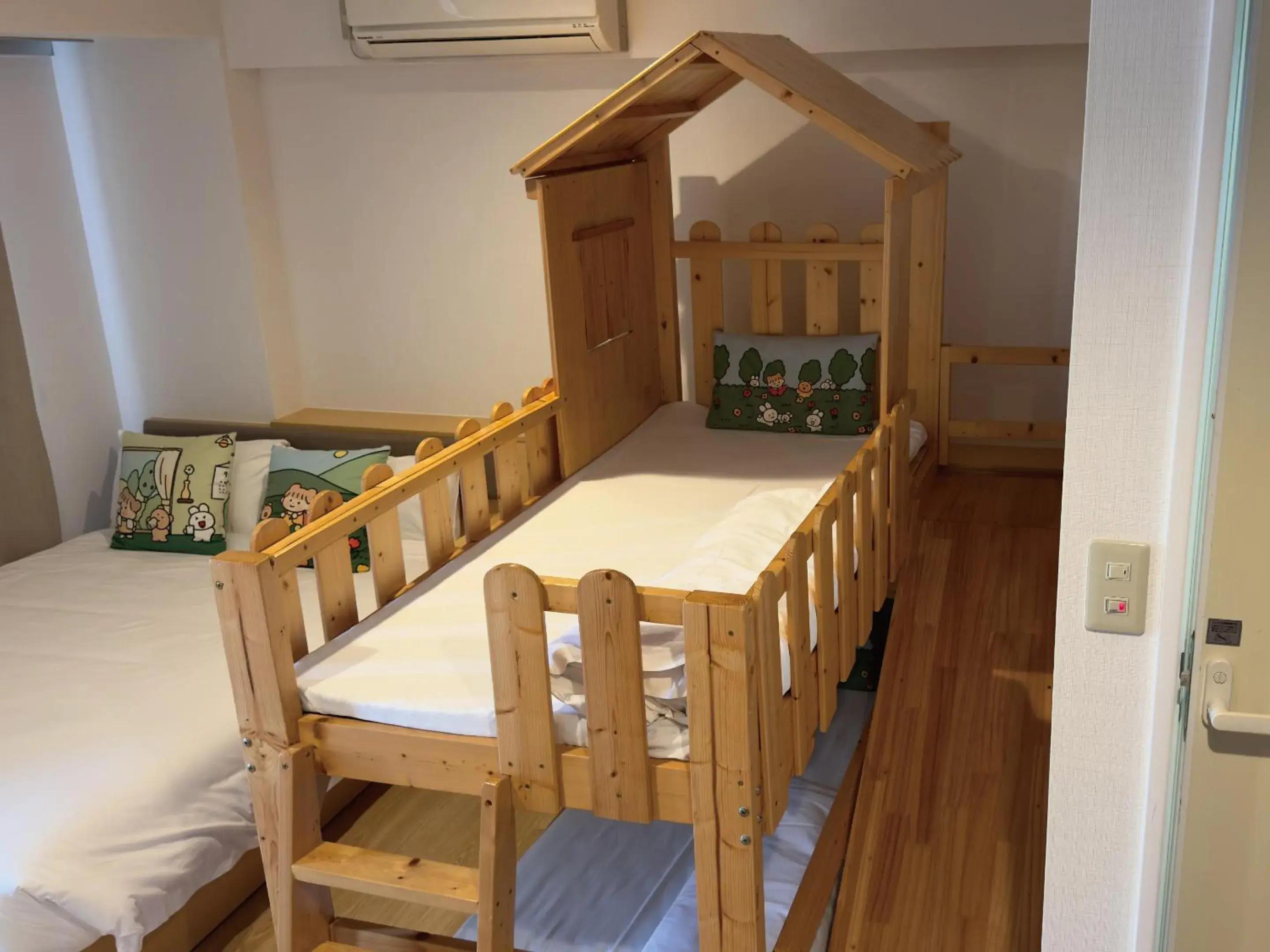 bunk bed, Dining Area in Victoria Hotel Naha