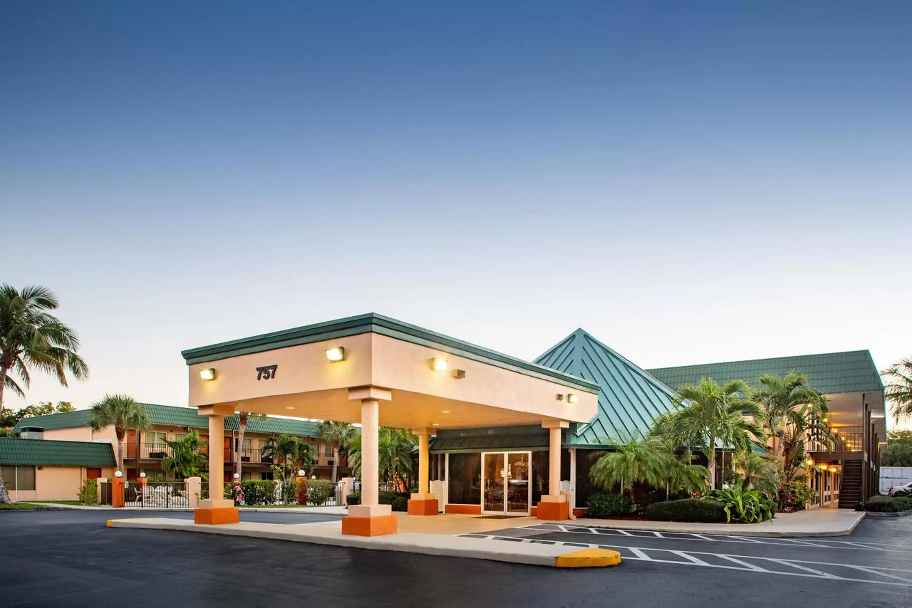Facade/entrance, Property Building in Super 8 by Wyndham North Palm Beach