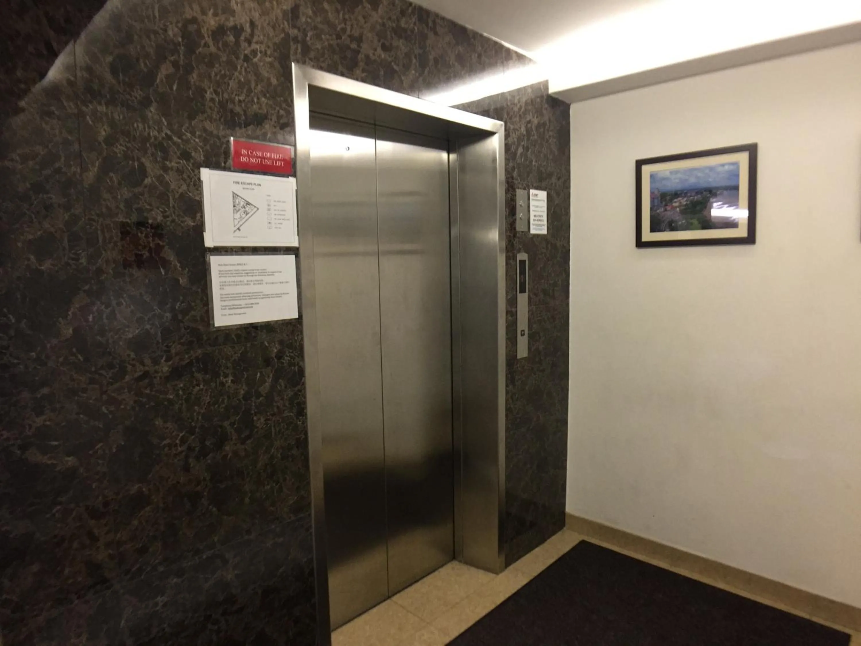 elevator in Padungan Hotel