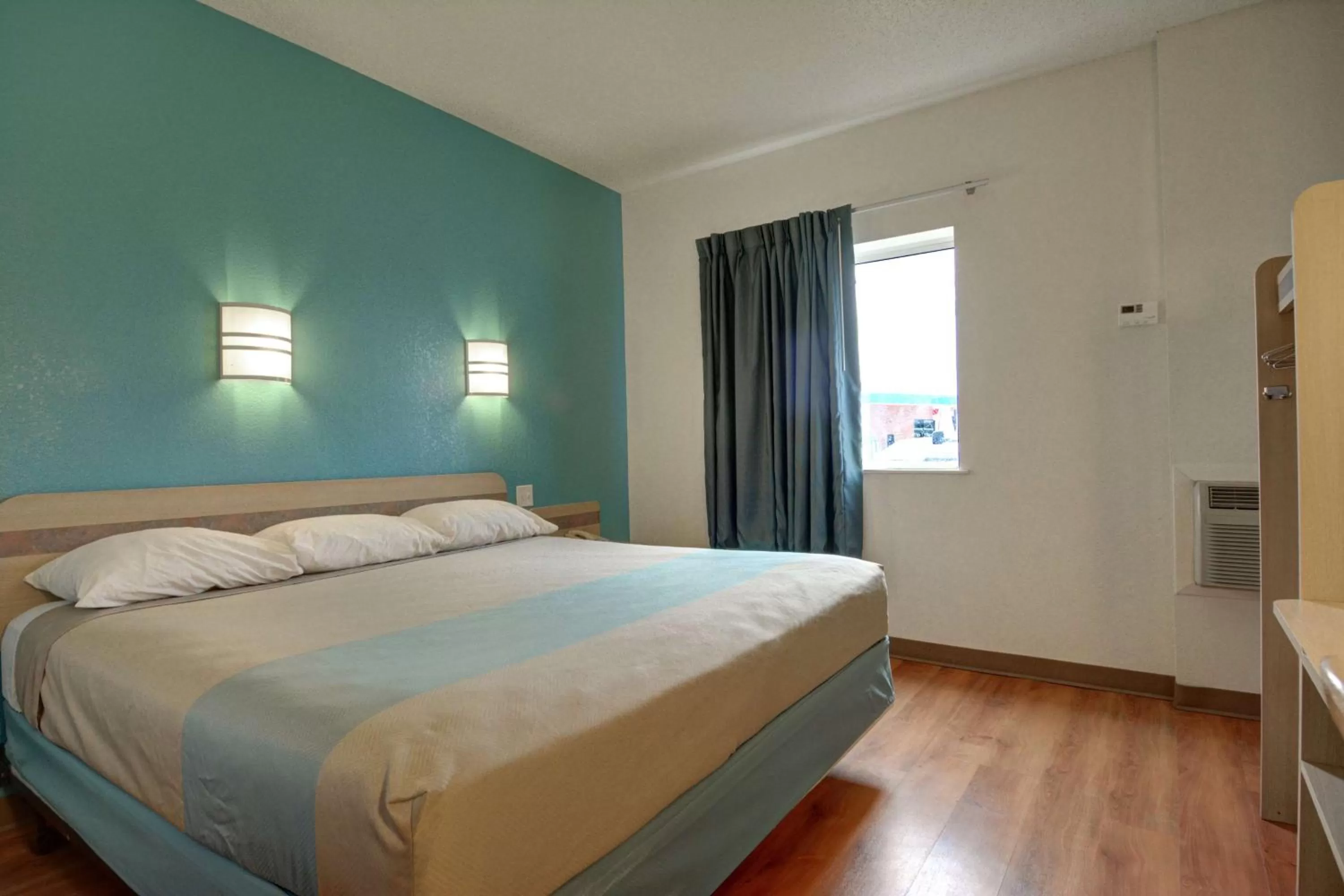 Photo of the whole room, Bed in Motel 6-Denison, TX