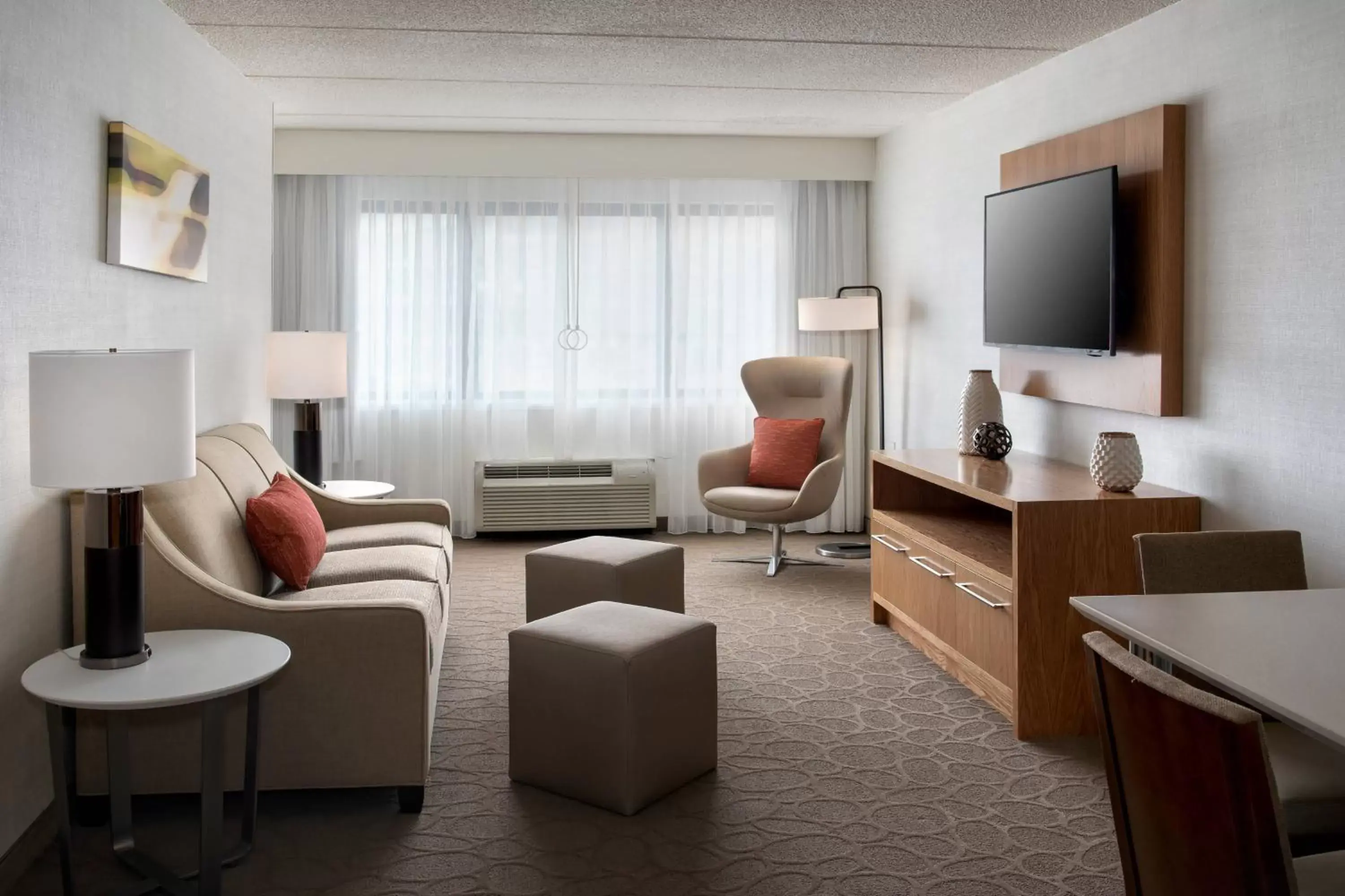 Living room, Seating Area in Delta Hotels by Marriott Utica