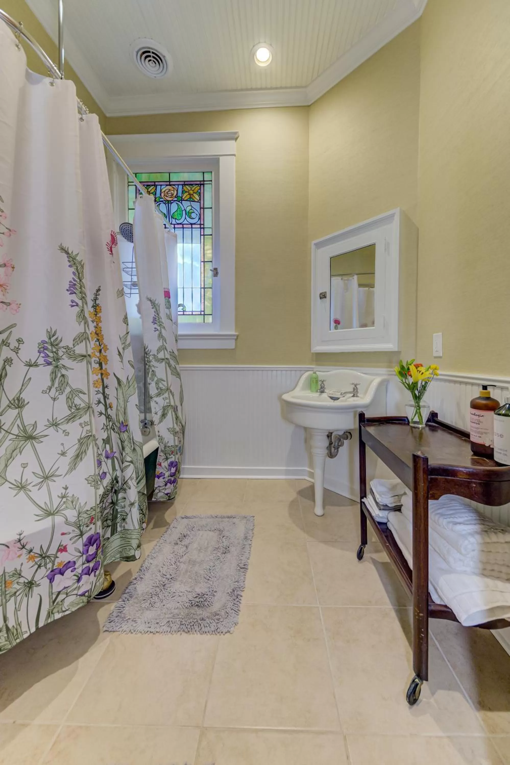 Bathroom in Oak Hall Bed and Breakfast