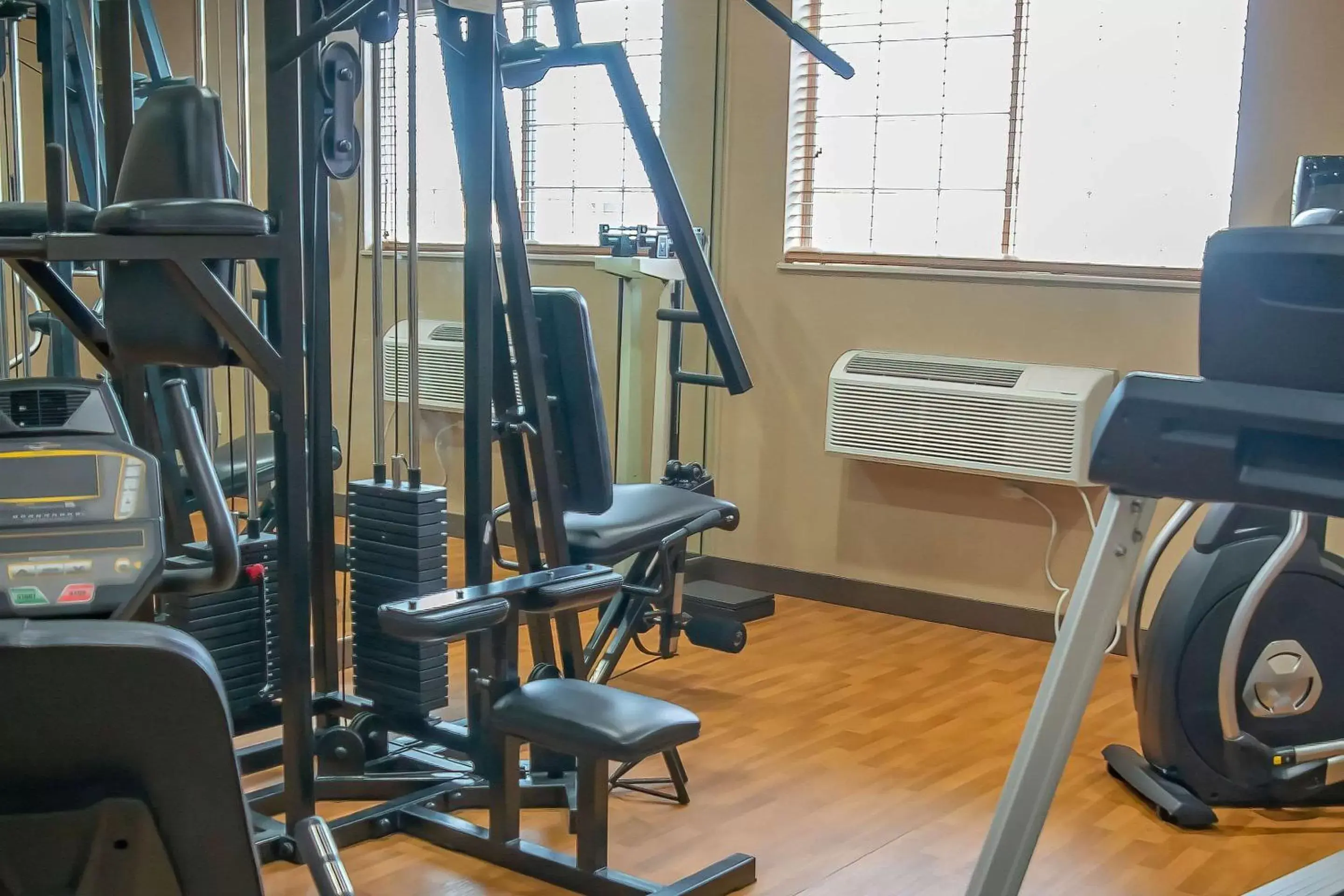 Fitness centre/facilities, Fitness Center/Facilities in Comfort Inn Near Ouabache State Park