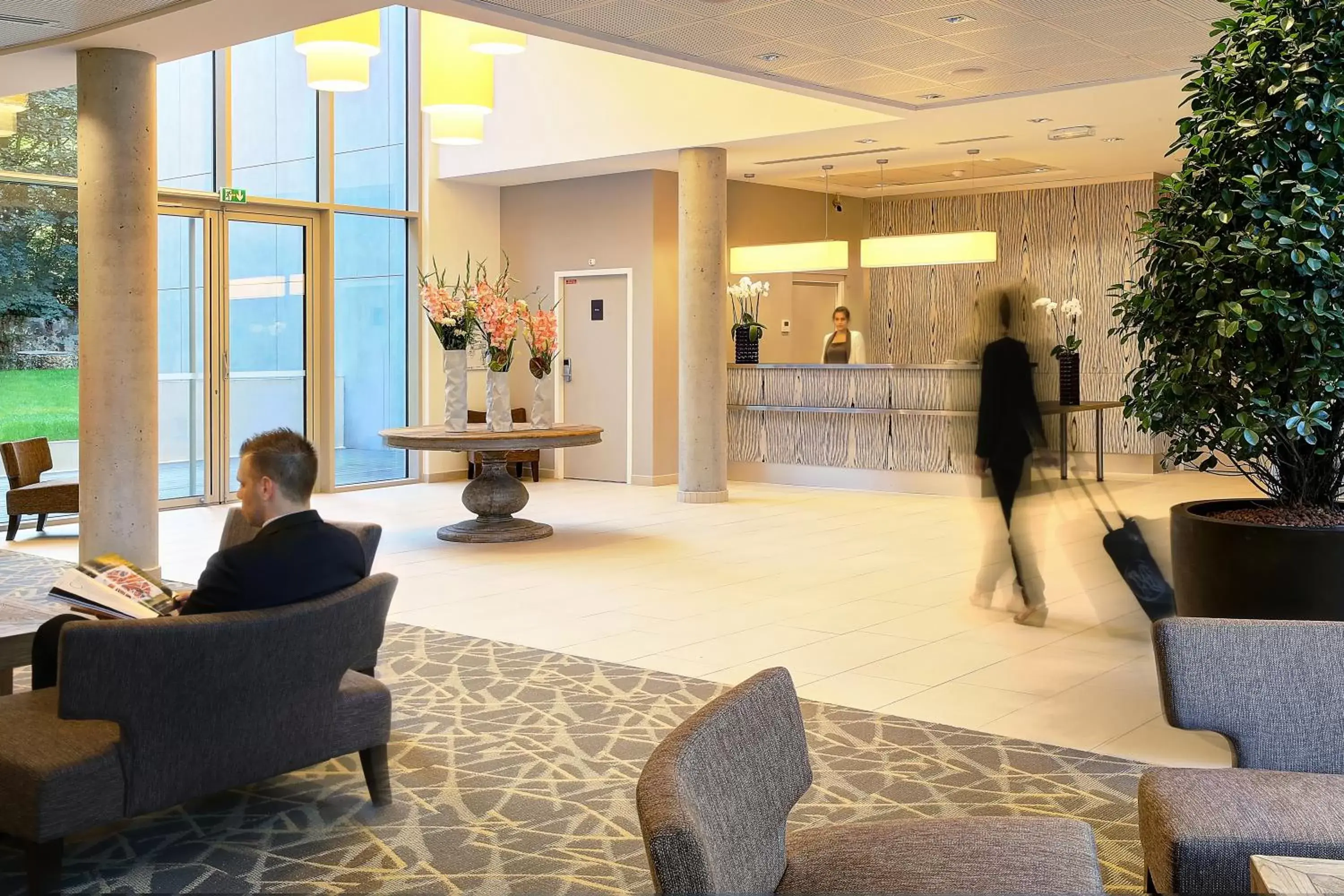 Lobby or reception in Best Western Plus Paris Meudon Ermitage