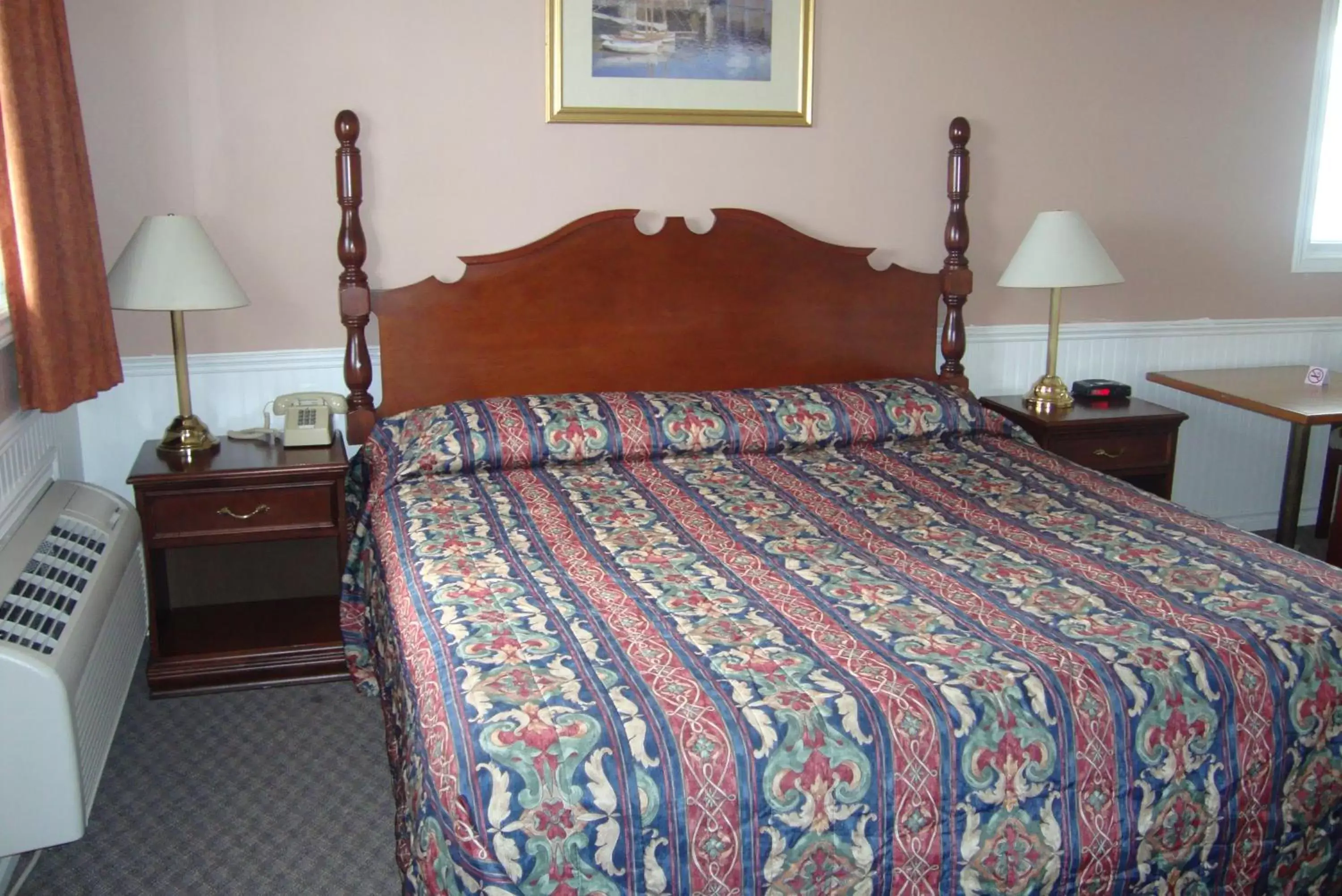 Photo of the whole room, Bed in Royal Napanee Inn