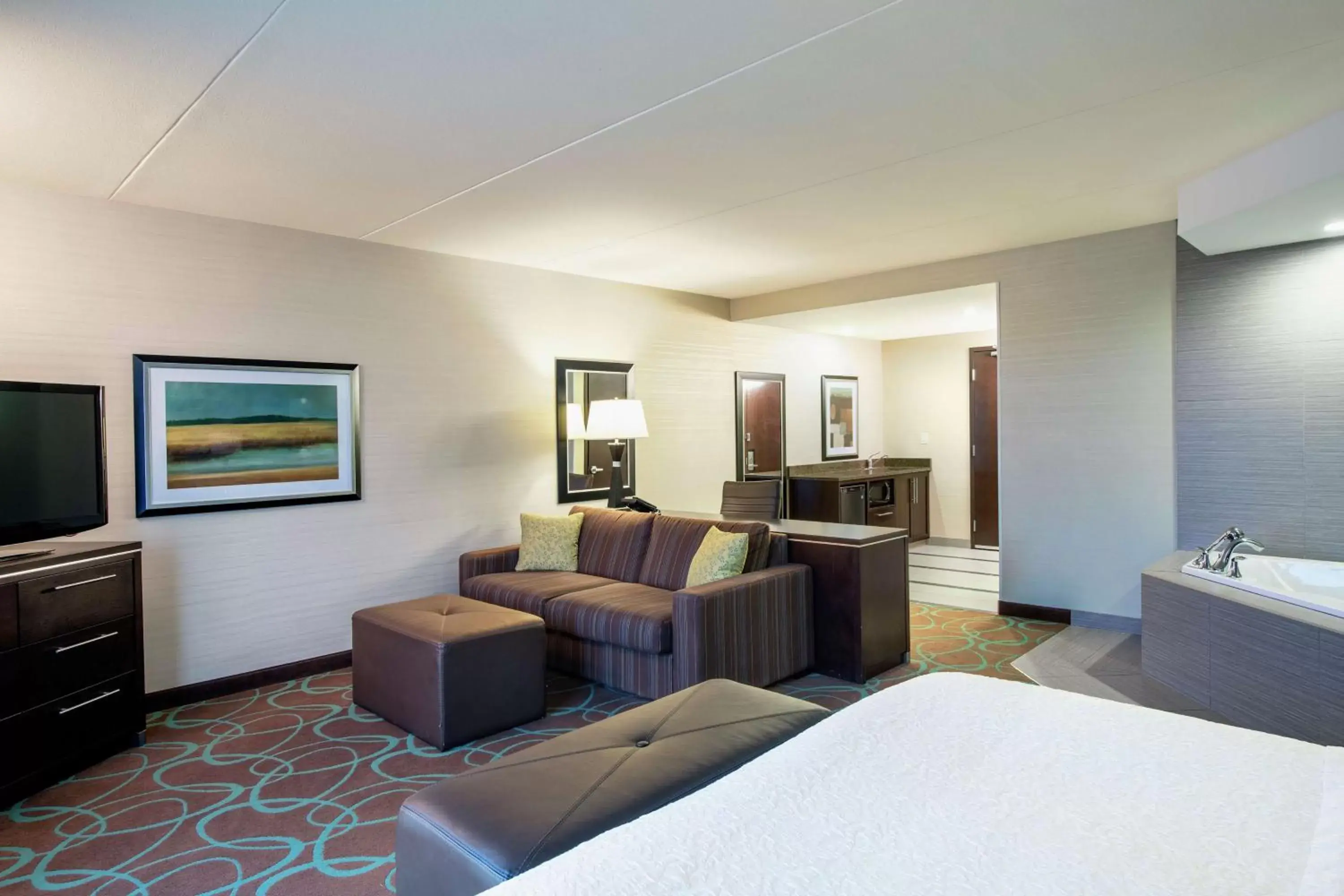 Bathroom, Seating Area in Hampton Inn by Hilton Winnipeg